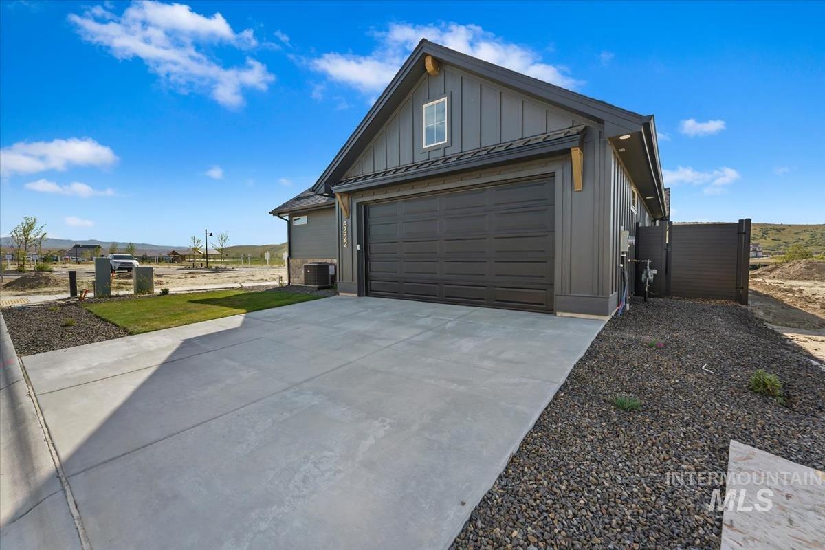 6422 N Barholm Ln, Eagle, Idaho 83616, 3 Bedrooms, 2 Bathrooms, Residential For Sale, Price $584,880,MLS 98984041