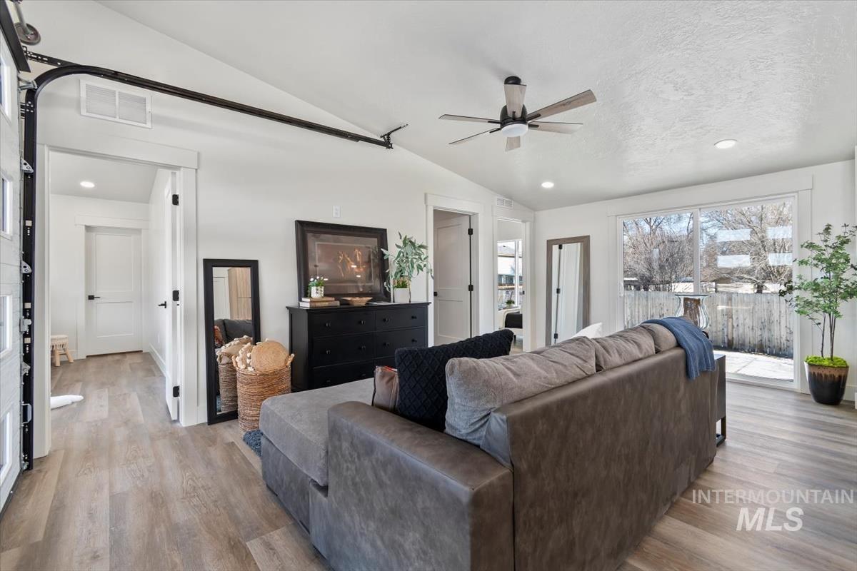 362 W London St, Middleton, Idaho 83644, 2 Bedrooms, 2 Bathrooms, Residential Income For Sale, Price $509,000,MLS 98984043