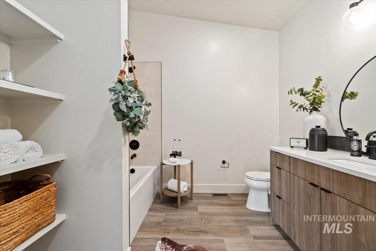 362 W London St, Middleton, Idaho 83644, 2 Bedrooms, 2 Bathrooms, Residential Income For Sale, Price $509,000,MLS 98984043