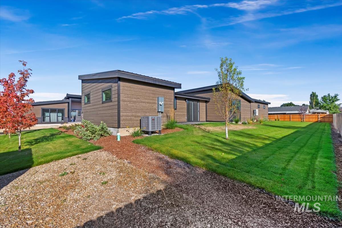 362 W London St, Middleton, Idaho 83644, 2 Bedrooms, 2 Bathrooms, Residential Income For Sale, Price $509,000,MLS 98984043