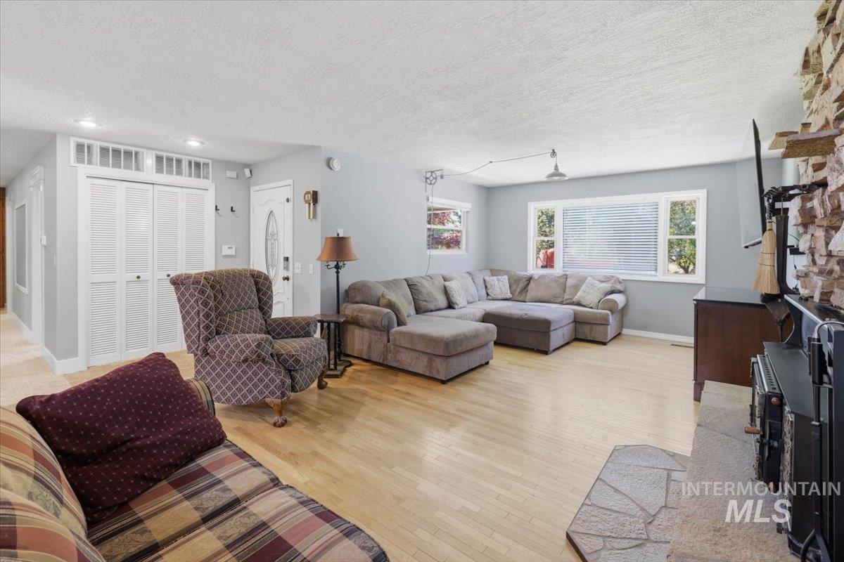 14046 Shannon Circle, Caldwell, Idaho 83607, 3 Bedrooms, 2 Bathrooms, Residential For Sale, Price $525,000,MLS 98984044