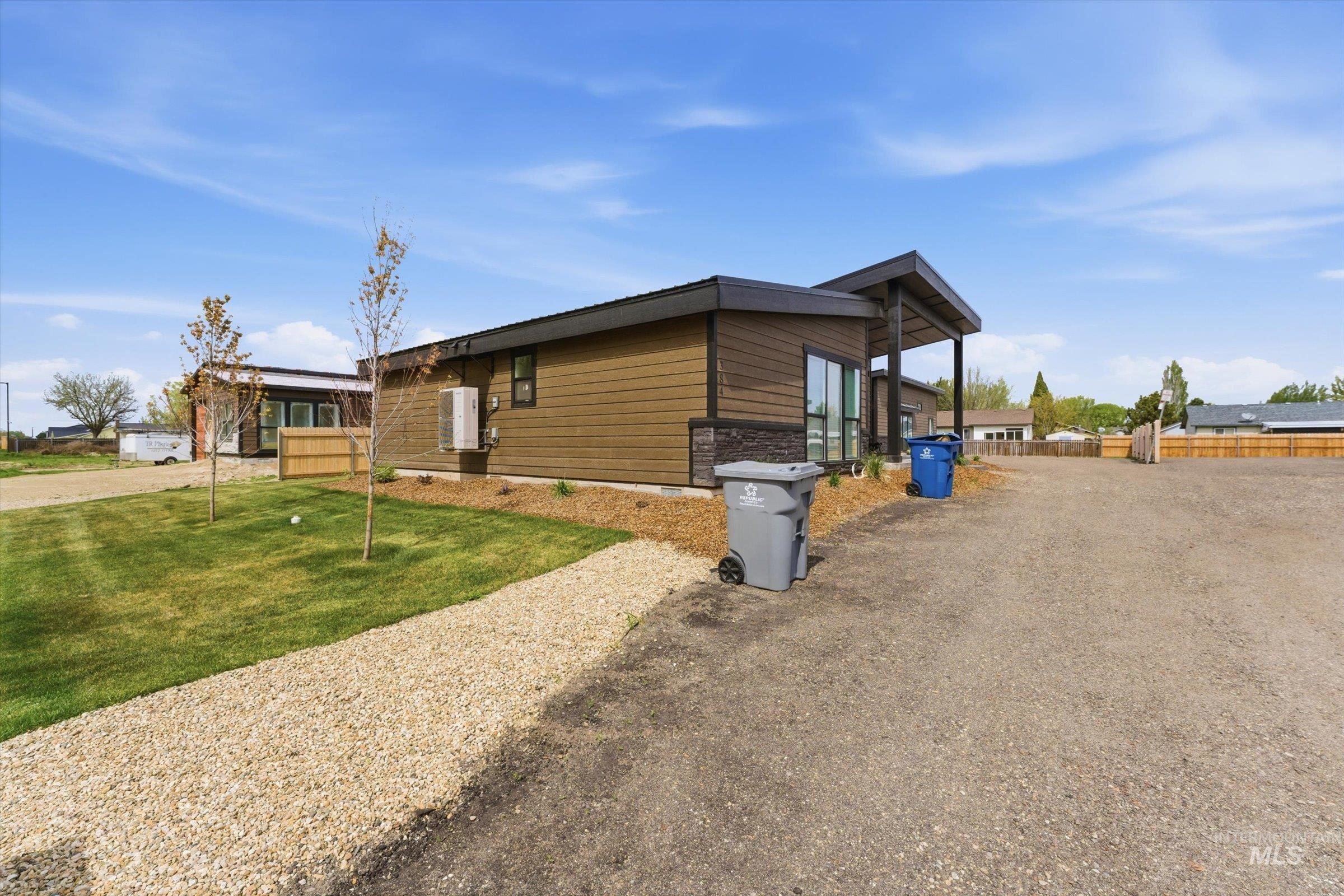 384 W London St, Middleton, Idaho 83644, 2 Bedrooms, 2 Bathrooms, Residential Income For Sale, Price $509,000,MLS 98984045