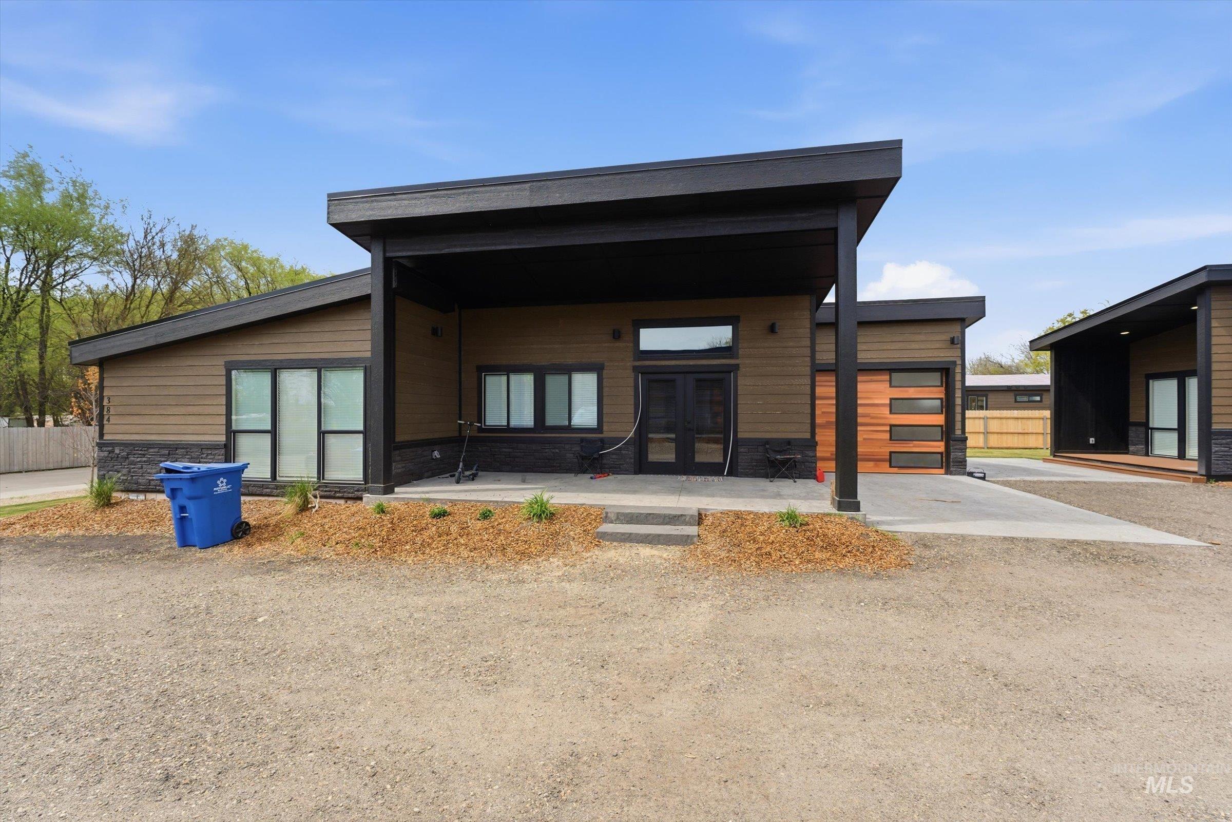 384 W London St, Middleton, Idaho 83644, 2 Bedrooms, 2 Bathrooms, Residential Income For Sale, Price $509,000,MLS 98984045