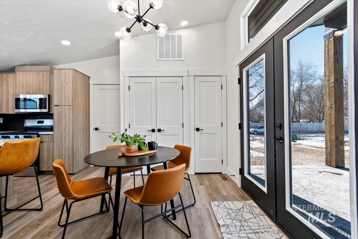 384 W London St, Middleton, Idaho 83644, 2 Bedrooms, 2 Bathrooms, Residential Income For Sale, Price $509,000,MLS 98984045