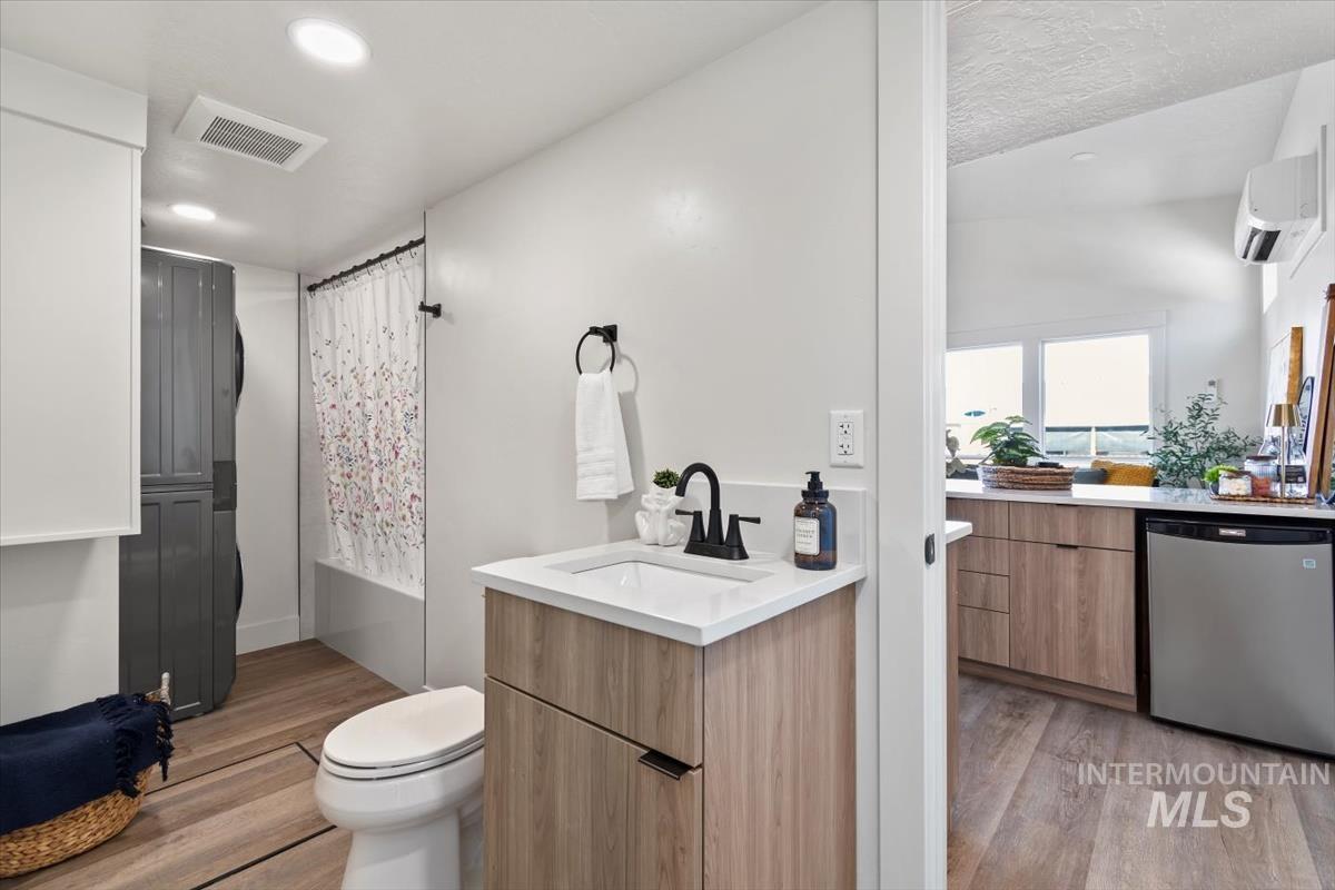 384 W London St, Middleton, Idaho 83644, 2 Bedrooms, 2 Bathrooms, Residential Income For Sale, Price $509,000,MLS 98984045