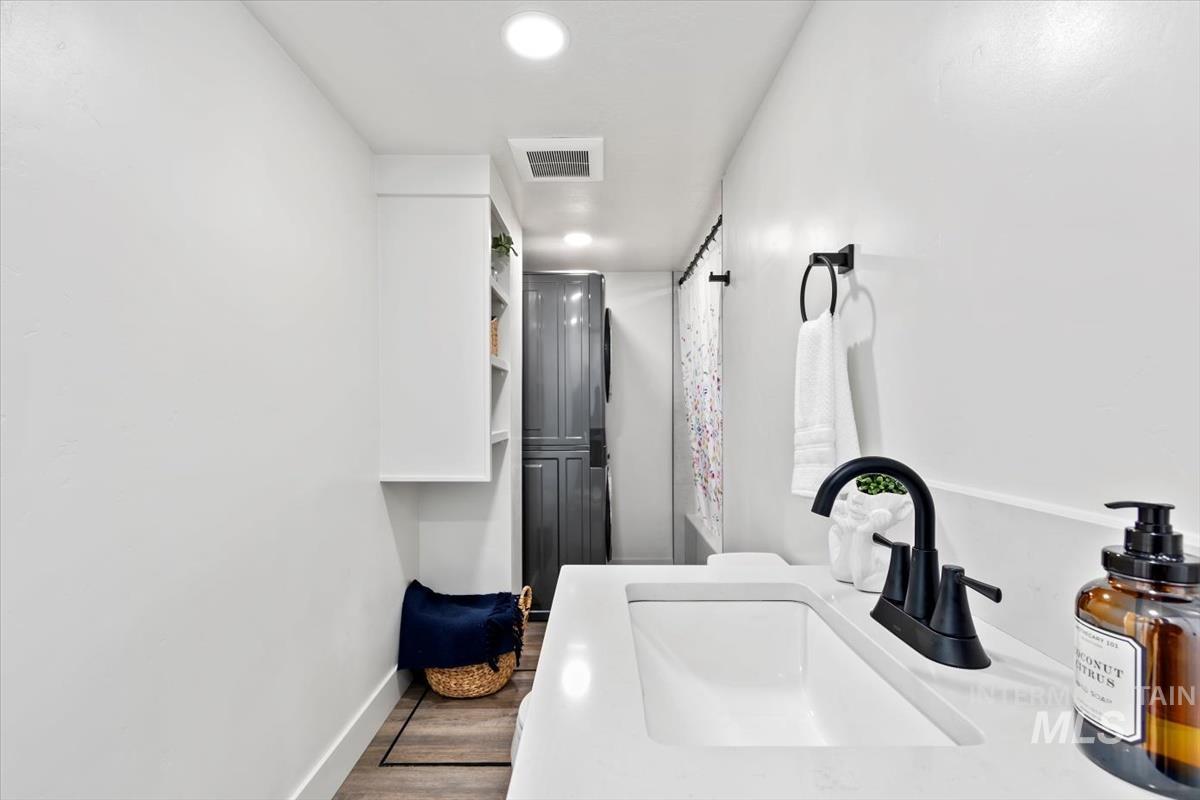 384 W London St, Middleton, Idaho 83644, 2 Bedrooms, 2 Bathrooms, Residential Income For Sale, Price $509,000,MLS 98984045