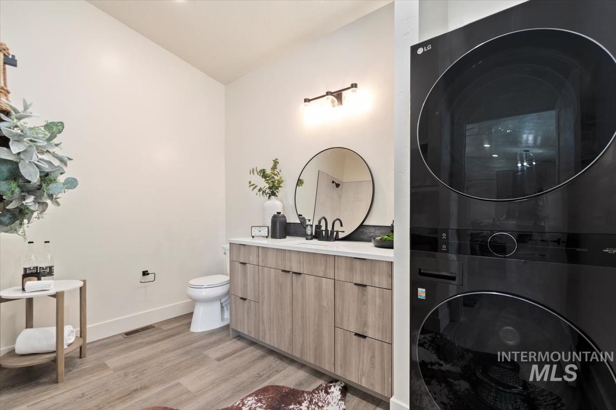 384 W London St, Middleton, Idaho 83644, 2 Bedrooms, 2 Bathrooms, Residential Income For Sale, Price $509,000,MLS 98984045