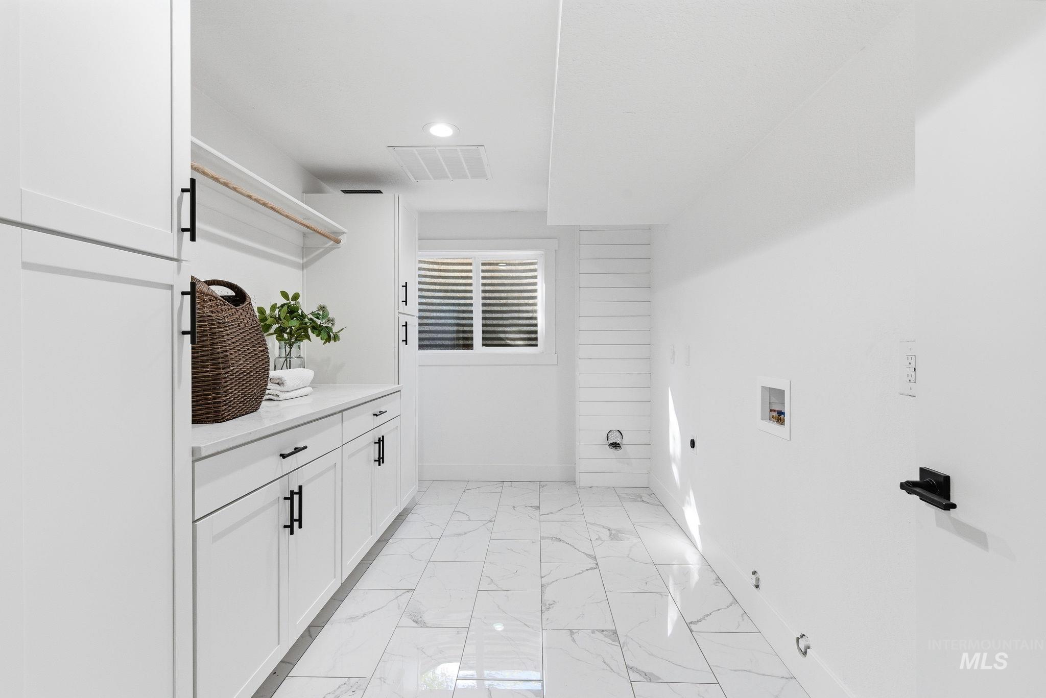 3917 N Erick Ln, Boise, Idaho 83704, 6 Bedrooms, 3 Bathrooms, Residential For Sale, Price $699,990,MLS 98984046