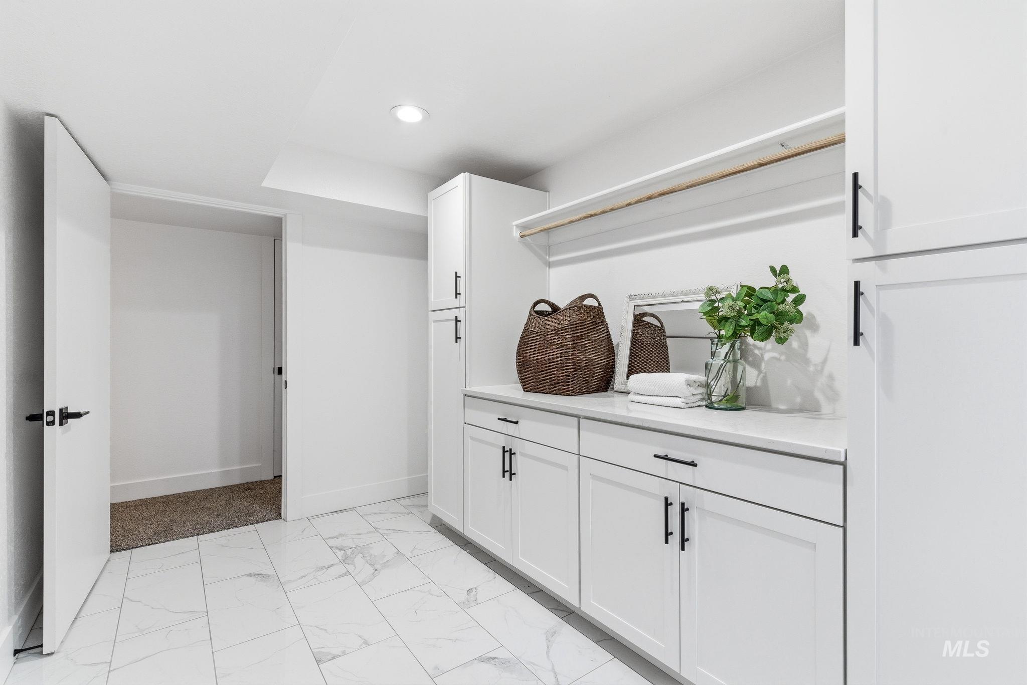 3917 N Erick Ln, Boise, Idaho 83704, 6 Bedrooms, 3 Bathrooms, Residential For Sale, Price $699,990,MLS 98984046