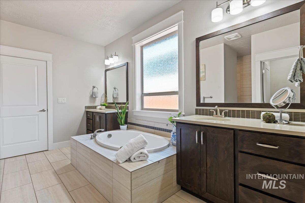 9279 W Wildbranch, Star, Idaho 83669, 3 Bedrooms, 2.5 Bathrooms, Residential For Sale, Price $779,900, 98984049