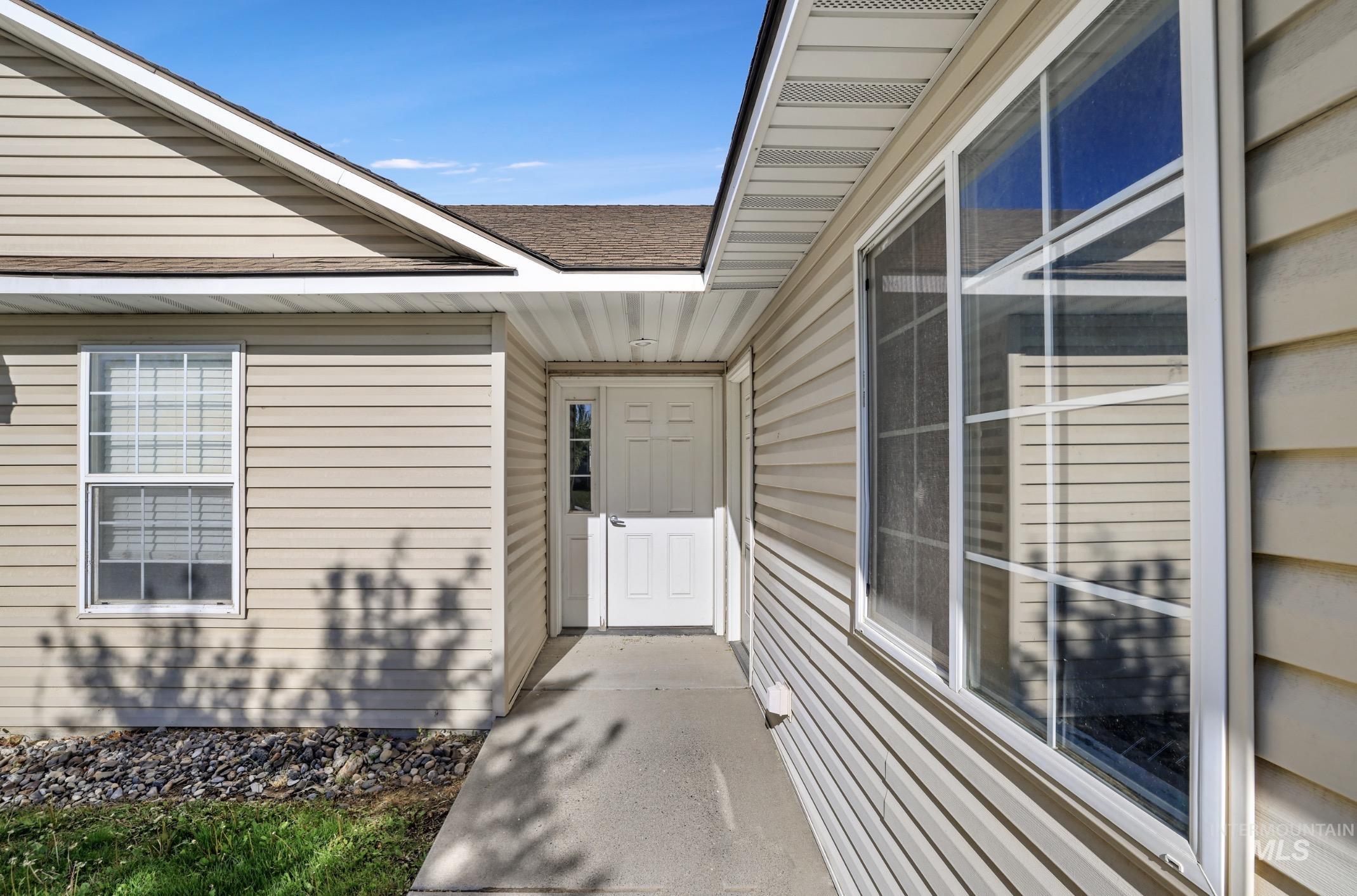 439 Meadowview Ln, Twin Falls, Idaho 83301, 4 Bedrooms, 2 Bathrooms, Residential For Sale, Price $375,000, 98984053