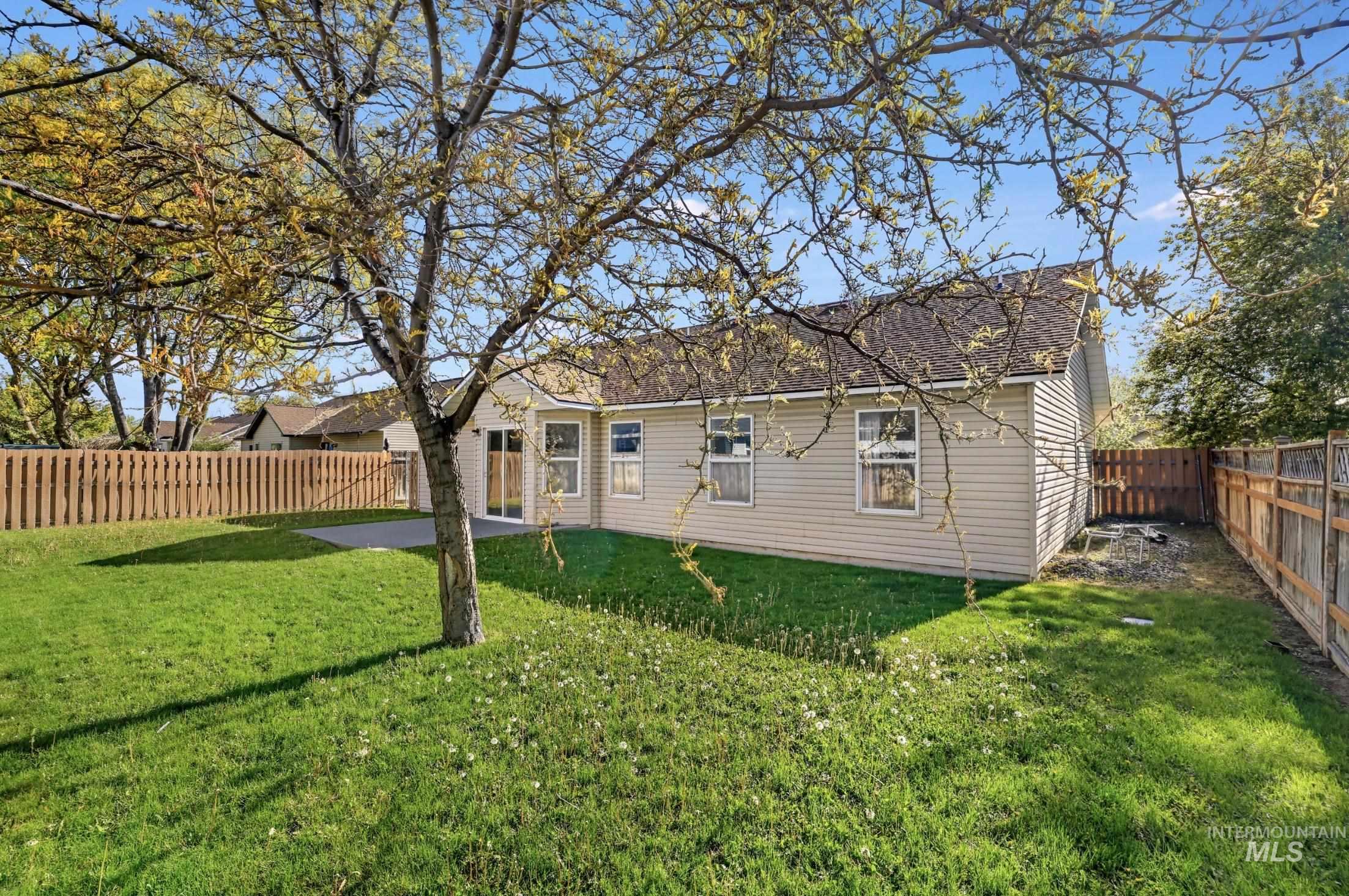 439 Meadowview Ln, Twin Falls, Idaho 83301, 4 Bedrooms, 2 Bathrooms, Residential For Sale, Price $375,000, 98984053