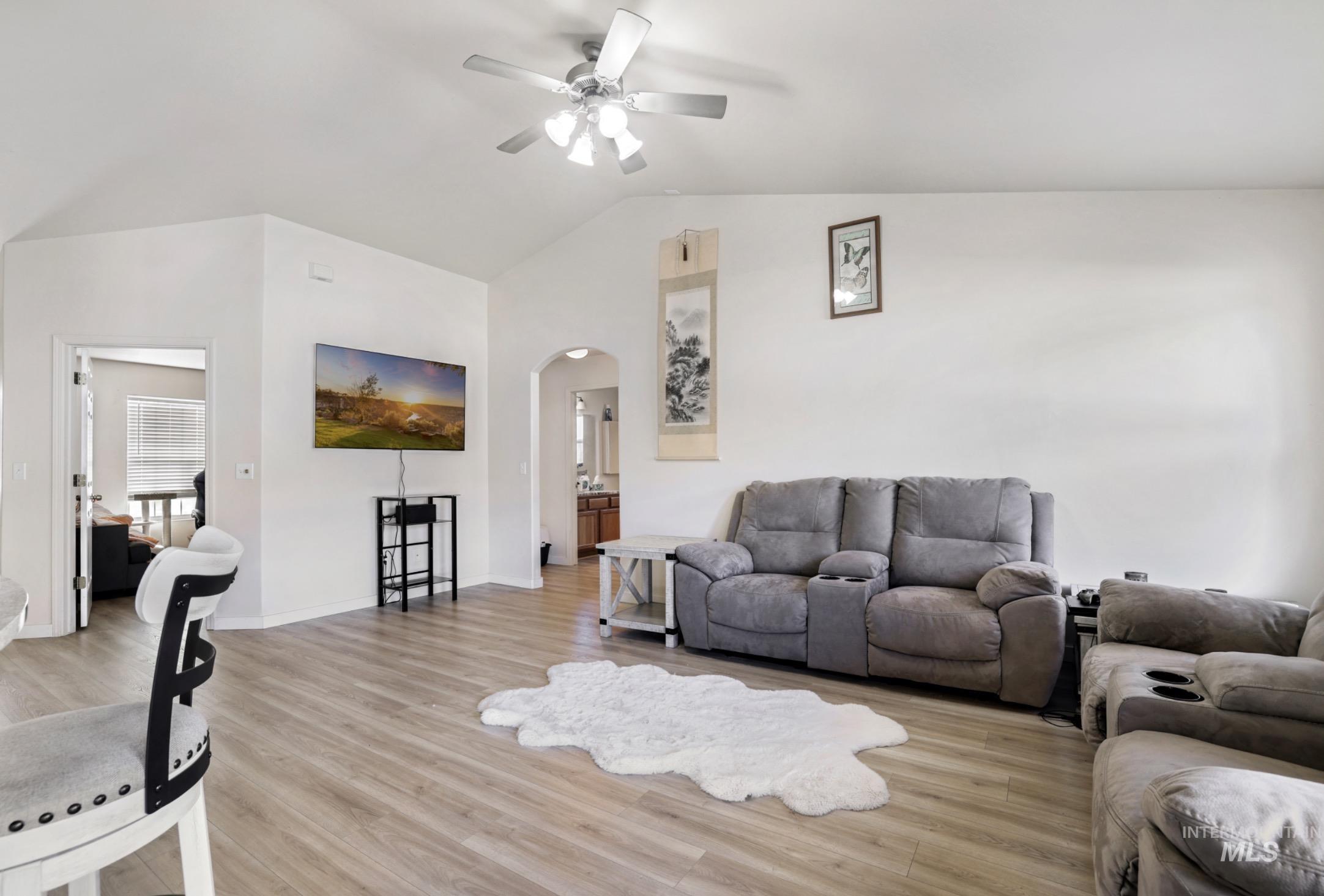 439 Meadowview Ln, Twin Falls, Idaho 83301, 4 Bedrooms, 2 Bathrooms, Residential For Sale, Price $375,000, 98984053