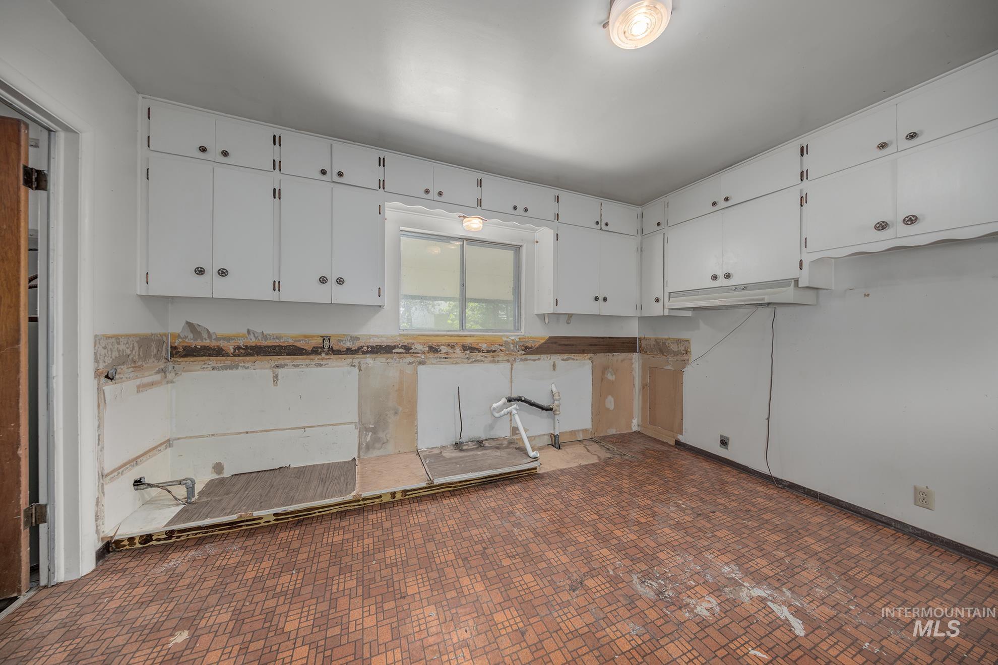 847 W Pine, Meridian, Idaho 83642, 3 Bedrooms, 1 Bathroom, Residential For Sale, Price $250,000,MLS 98984054