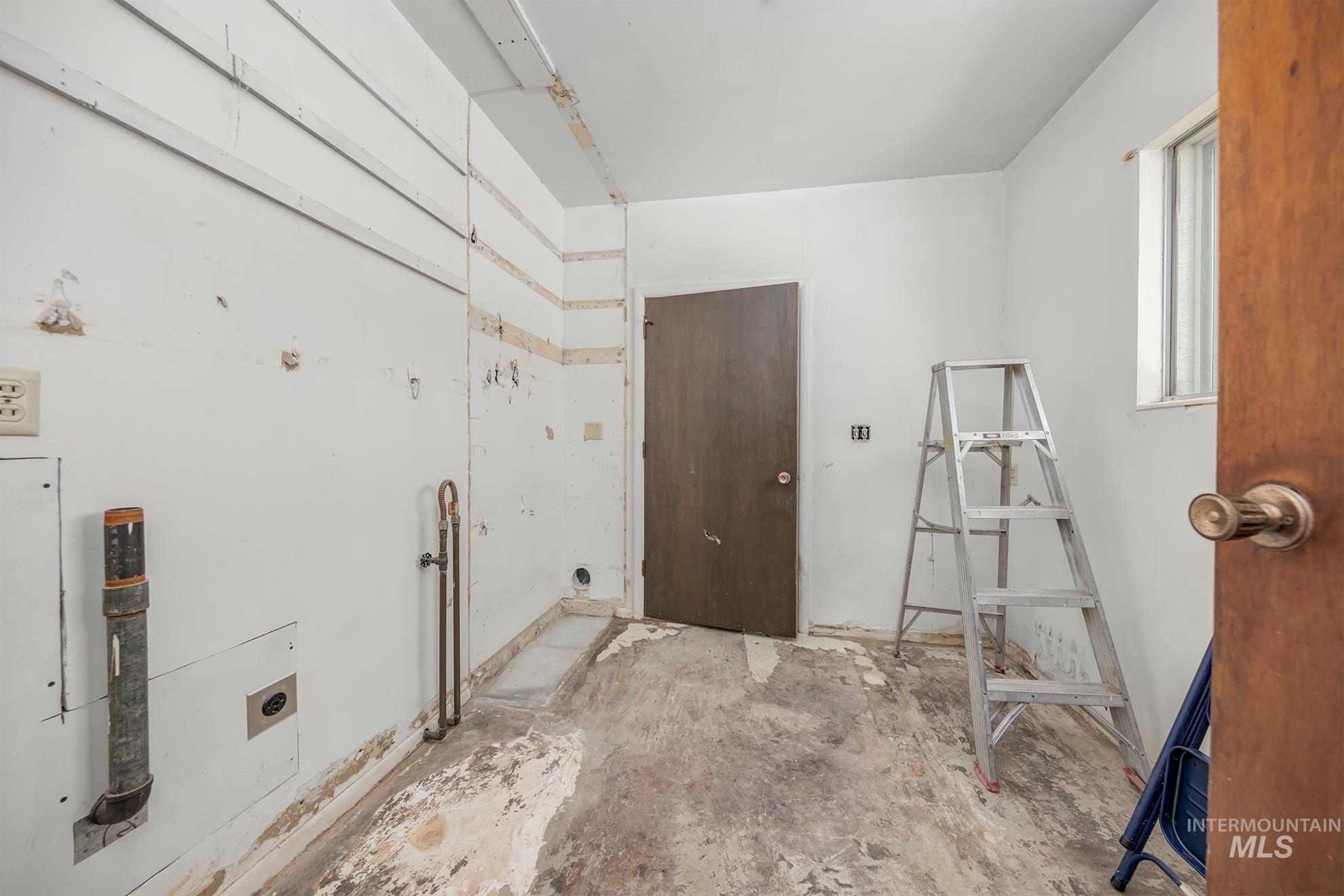 847 W Pine, Meridian, Idaho 83642, 3 Bedrooms, 1 Bathroom, Residential For Sale, Price $250,000,MLS 98984054