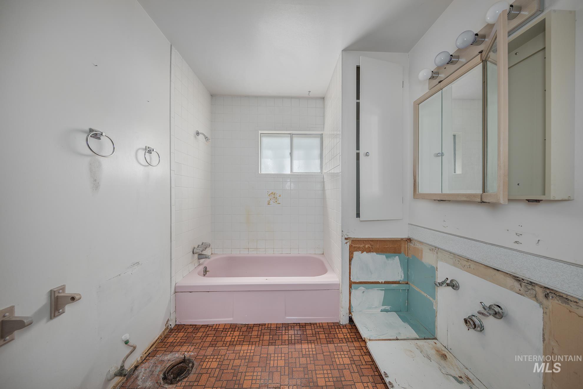 847 W Pine, Meridian, Idaho 83642, 3 Bedrooms, 1 Bathroom, Residential For Sale, Price $250,000,MLS 98984054