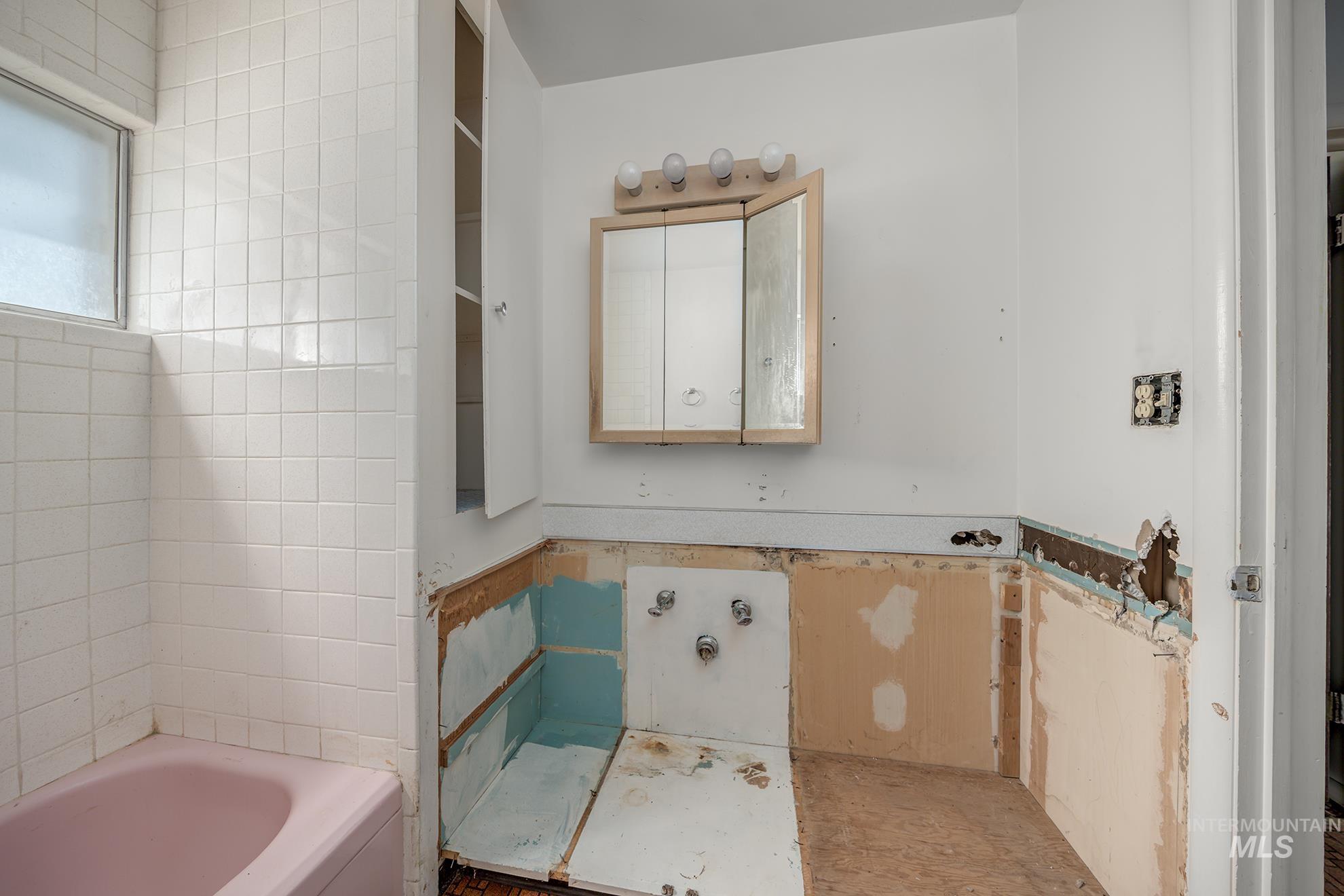 847 W Pine, Meridian, Idaho 83642, 3 Bedrooms, 1 Bathroom, Residential For Sale, Price $250,000,MLS 98984054