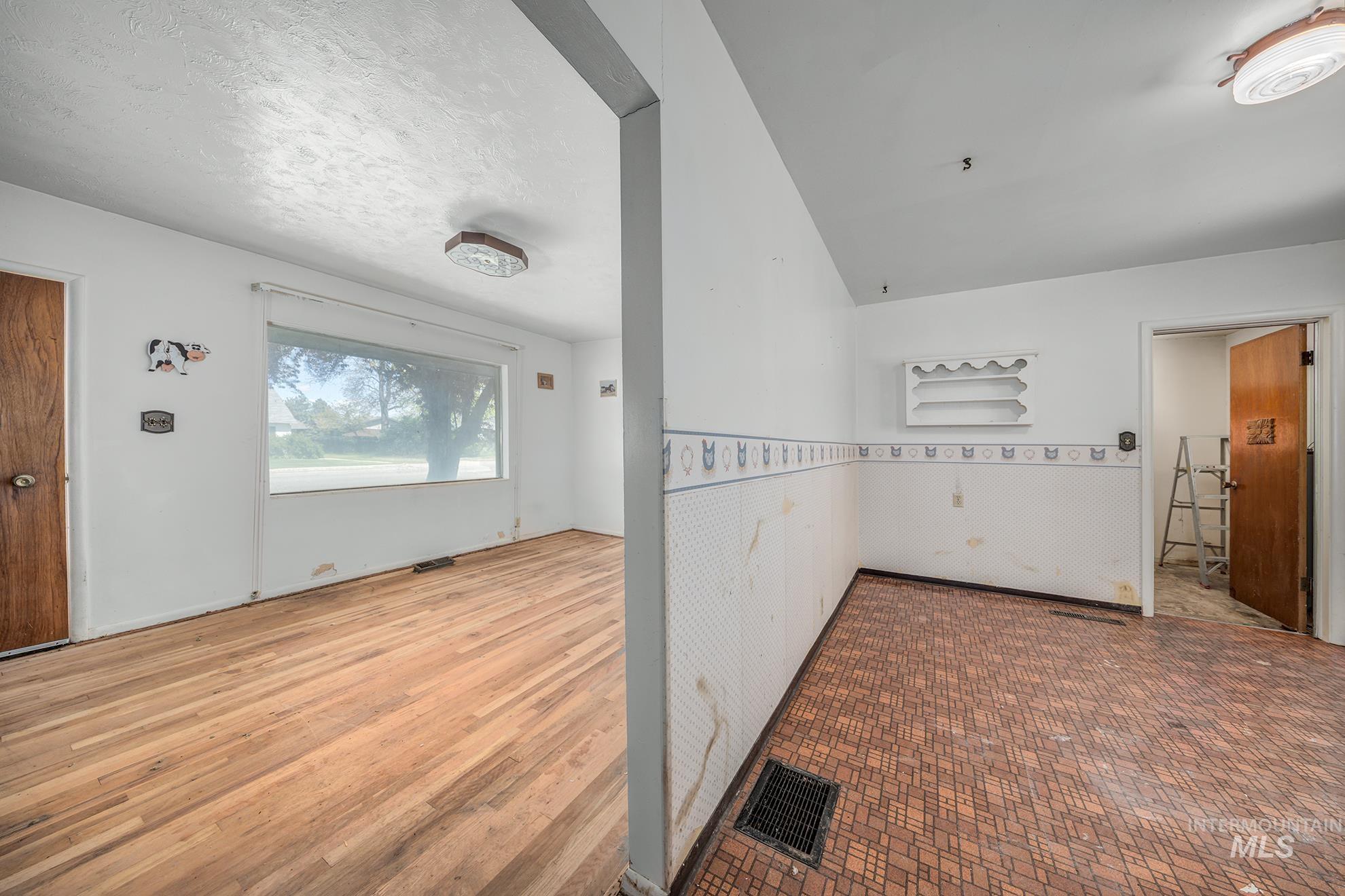 847 W Pine, Meridian, Idaho 83642, 3 Bedrooms, 1 Bathroom, Residential For Sale, Price $250,000,MLS 98984054