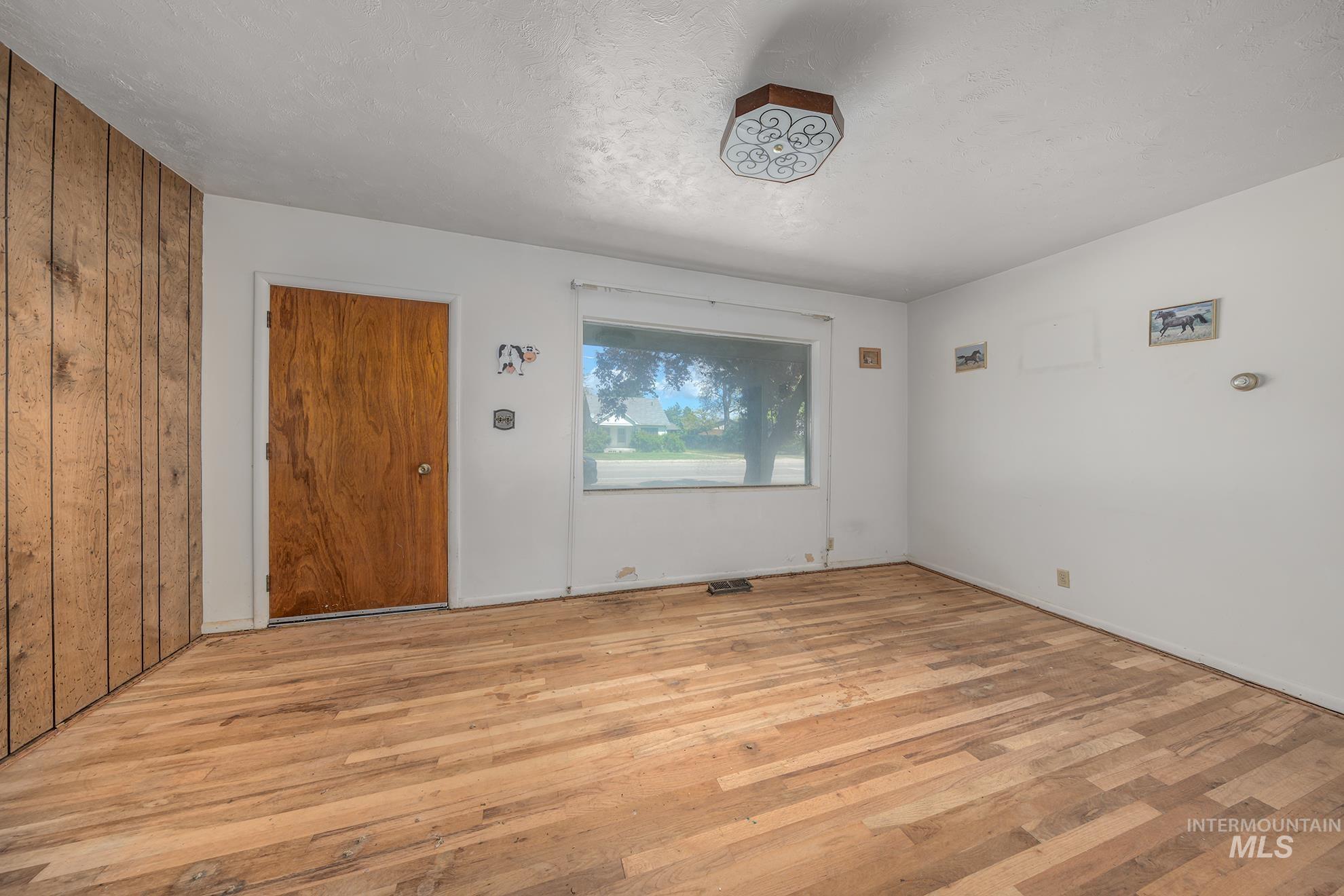 847 W Pine, Meridian, Idaho 83642, 3 Bedrooms, 1 Bathroom, Residential For Sale, Price $250,000,MLS 98984054