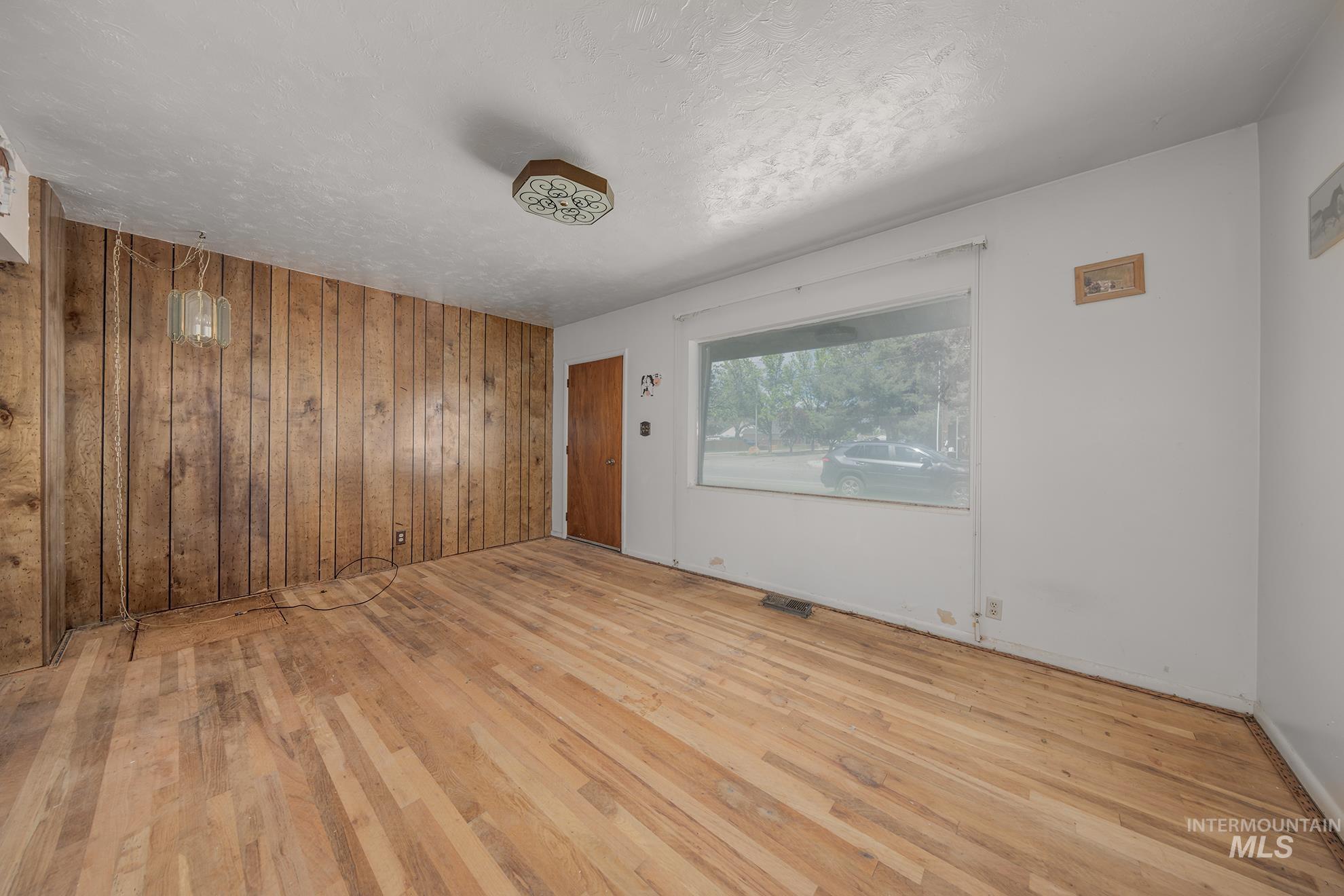 847 W Pine, Meridian, Idaho 83642, 3 Bedrooms, 1 Bathroom, Residential For Sale, Price $250,000,MLS 98984054