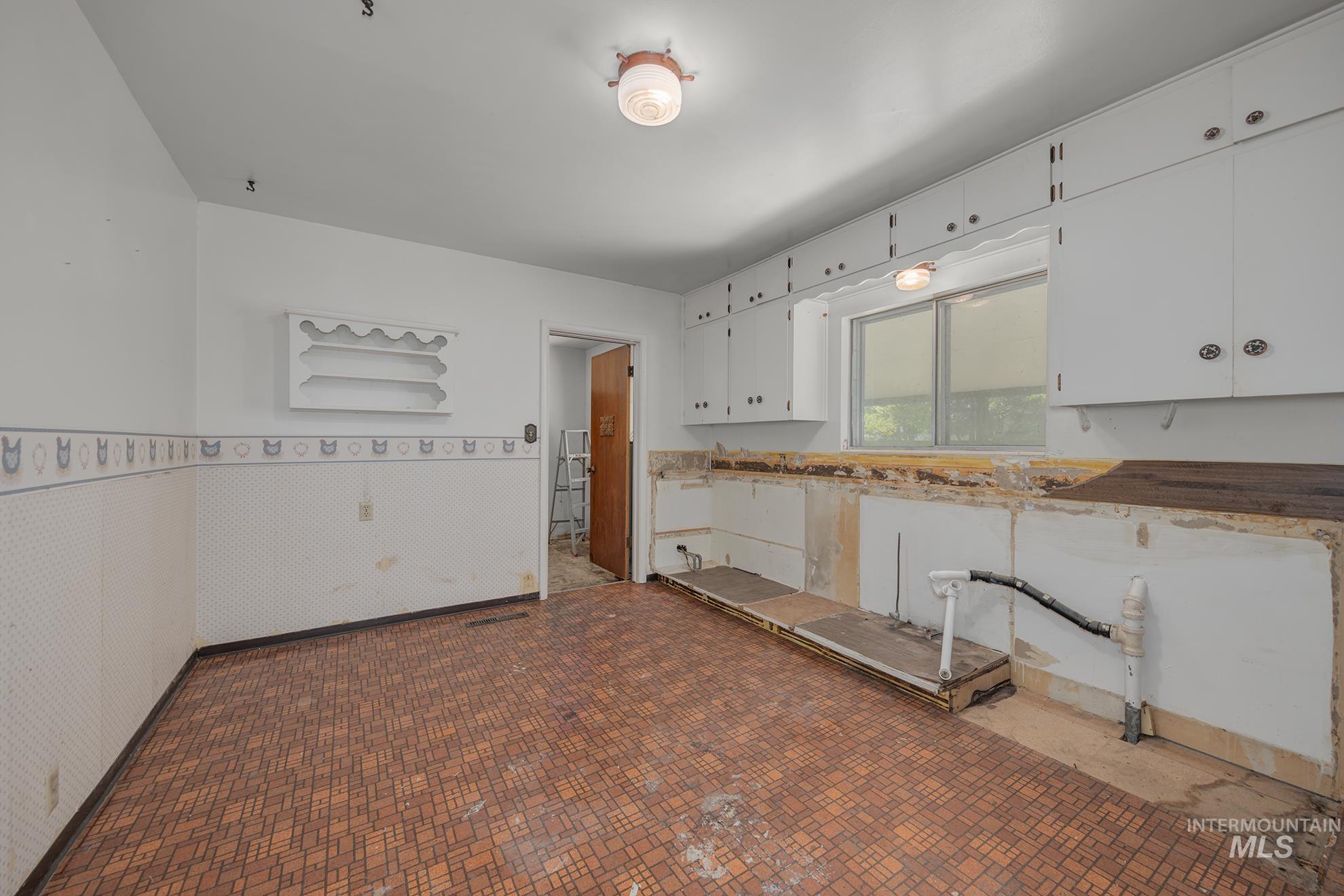 847 W Pine, Meridian, Idaho 83642, 3 Bedrooms, 1 Bathroom, Residential For Sale, Price $250,000,MLS 98984054