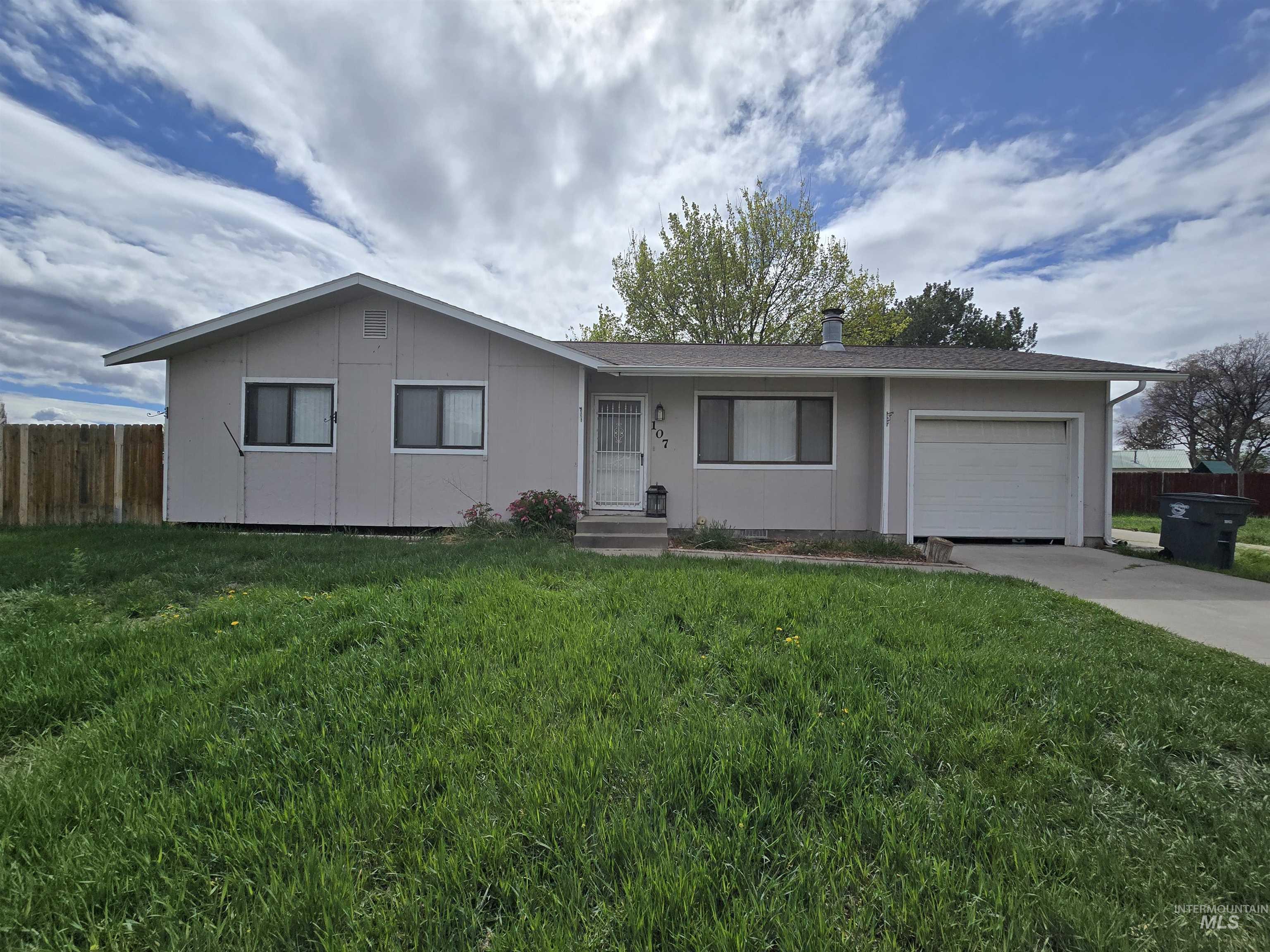 107 Birchwood Cir S, Kimberly, Idaho 83341-2131, 3 Bedrooms, 1 Bathroom, Residential For Sale, Price $270,000,MLS 98984057
