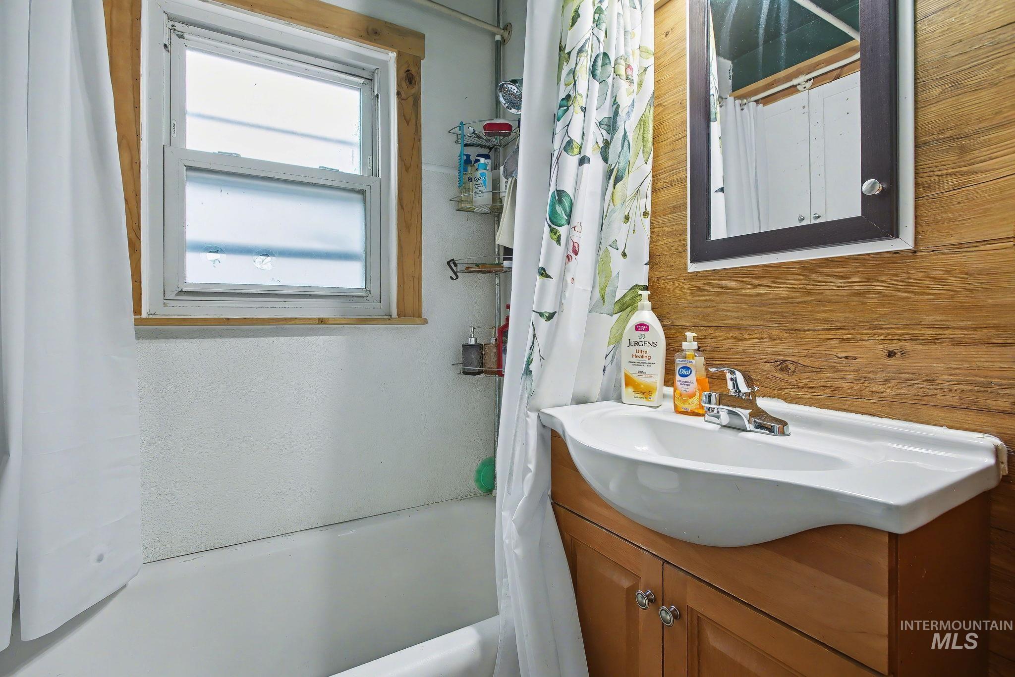 1527 11th Avenue, Lewiston, Idaho 83501, 3 Bedrooms, 1 Bathroom, Residential For Sale, Price $275,000, 98984076