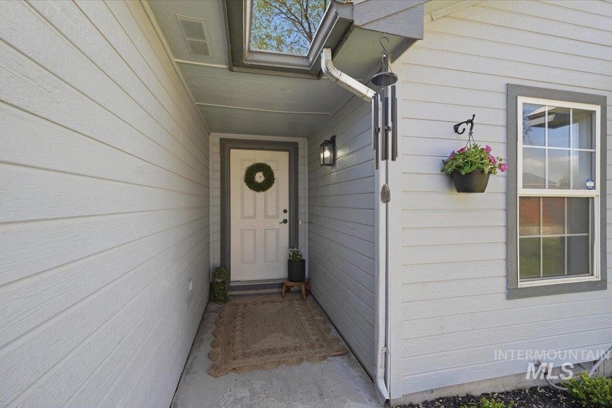 2714 Morning Mist Ln, Caldwell, Idaho 83605-7045, 3 Bedrooms, 2 Bathrooms, Residential For Sale, Price $324,900, 98984077