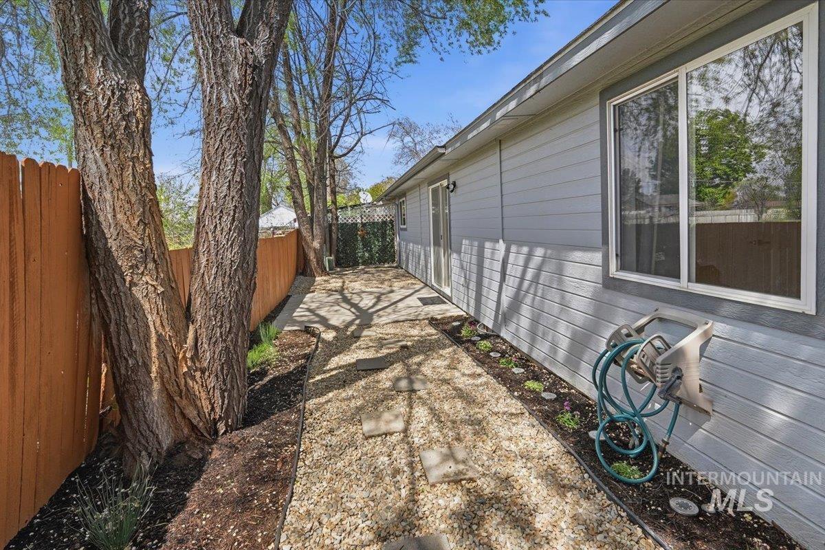 2714 Morning Mist Ln, Caldwell, Idaho 83605-7045, 3 Bedrooms, 2 Bathrooms, Residential For Sale, Price $324,900, 98984077