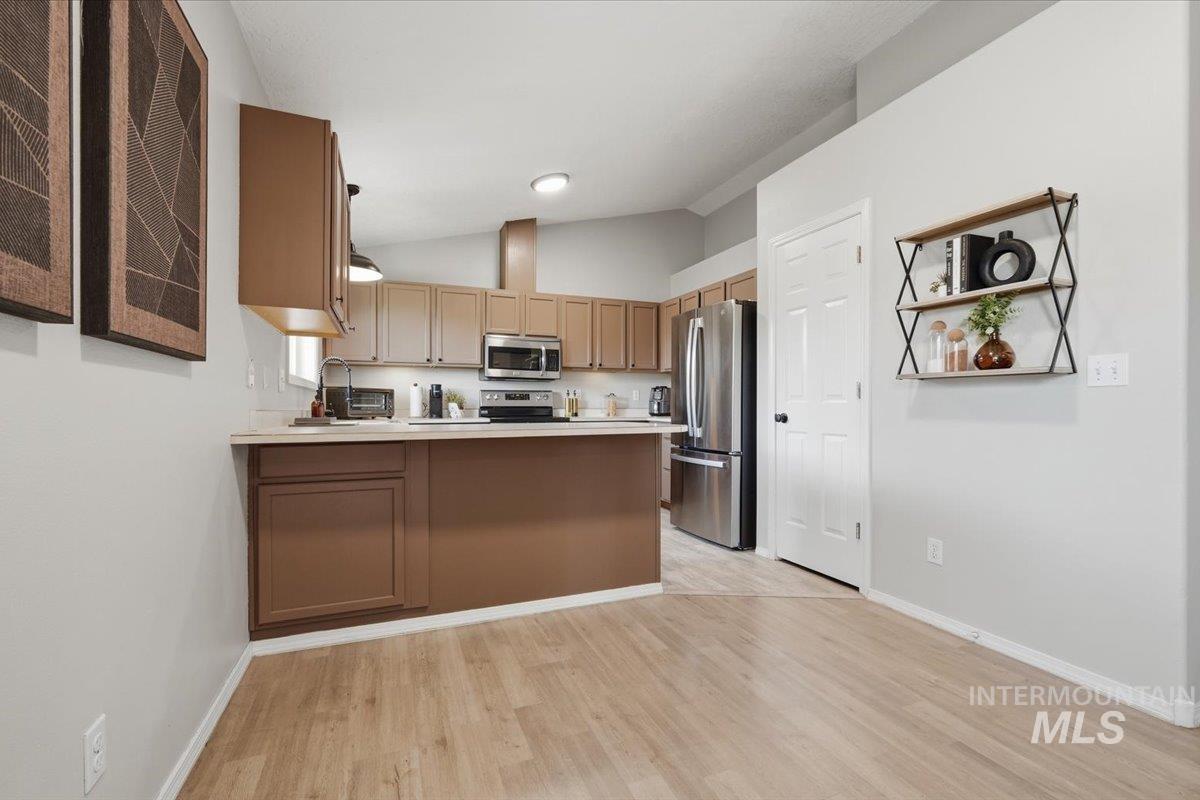 2714 Morning Mist Ln, Caldwell, Idaho 83605-7045, 3 Bedrooms, 2 Bathrooms, Residential For Sale, Price $324,900, 98984077