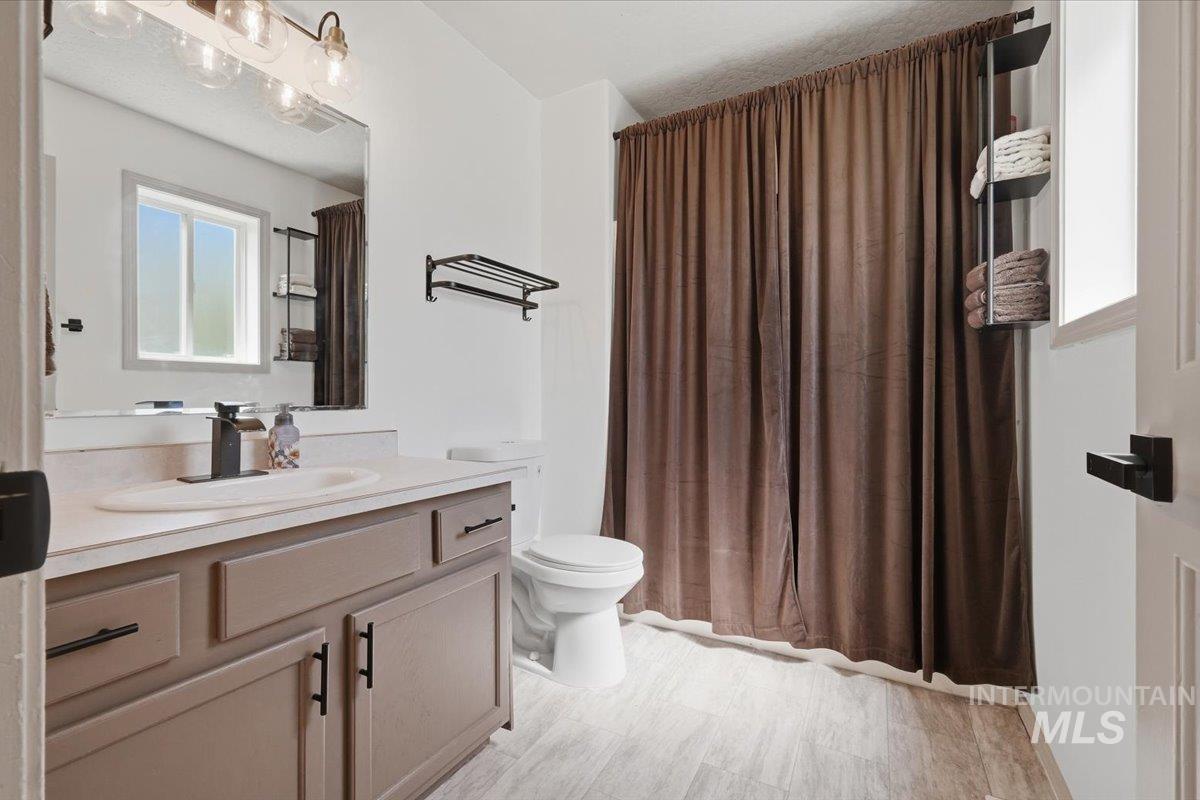 2714 Morning Mist Ln, Caldwell, Idaho 83605-7045, 3 Bedrooms, 2 Bathrooms, Residential For Sale, Price $324,900, 98984077