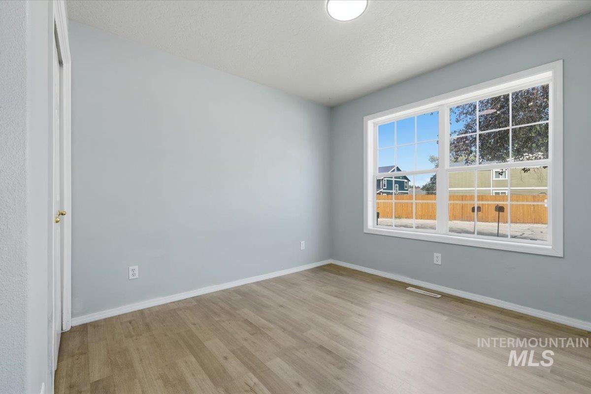 2714 Morning Mist Ln, Caldwell, Idaho 83605-7045, 3 Bedrooms, 2 Bathrooms, Residential For Sale, Price $324,900, 98984077