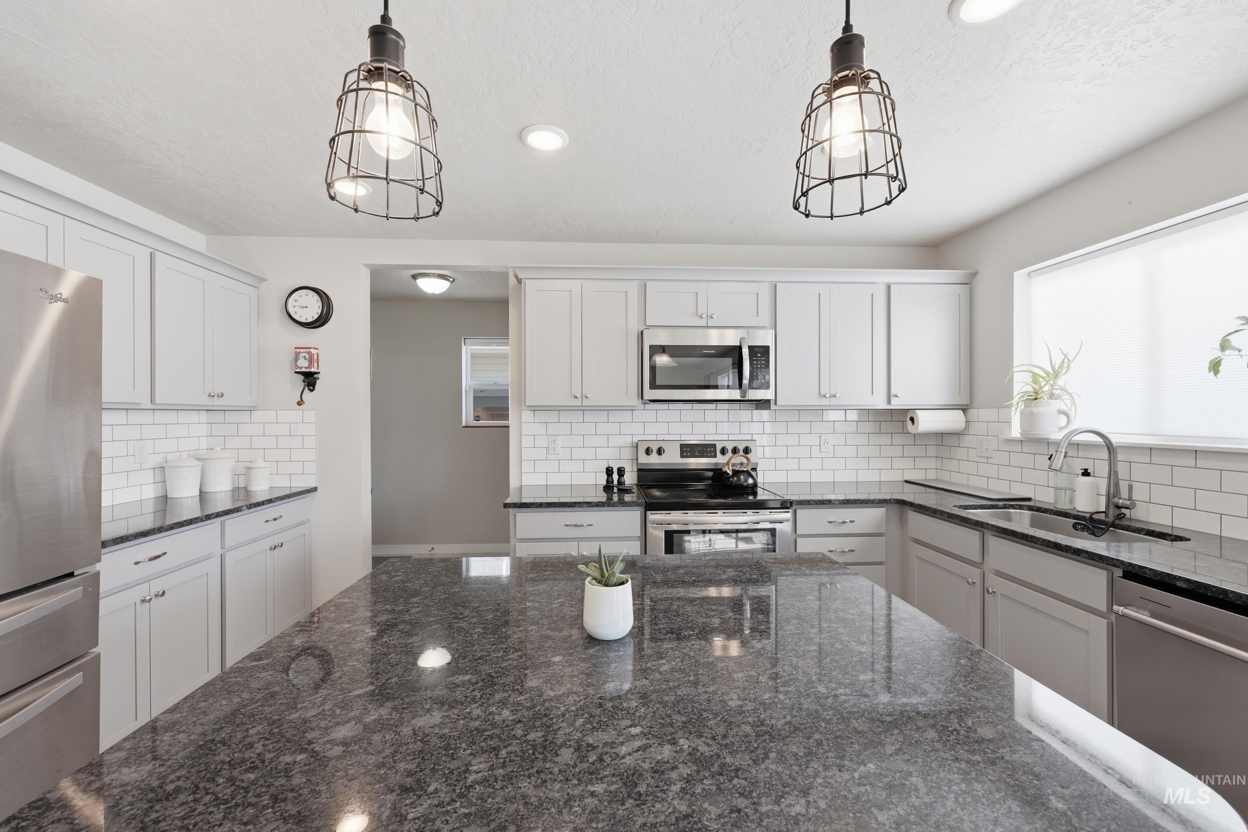 17836 Sunset Ridge Ave, Nampa, Idaho 83687, 3 Bedrooms, 2.5 Bathrooms, Residential For Sale, Price $422,500, 98984081