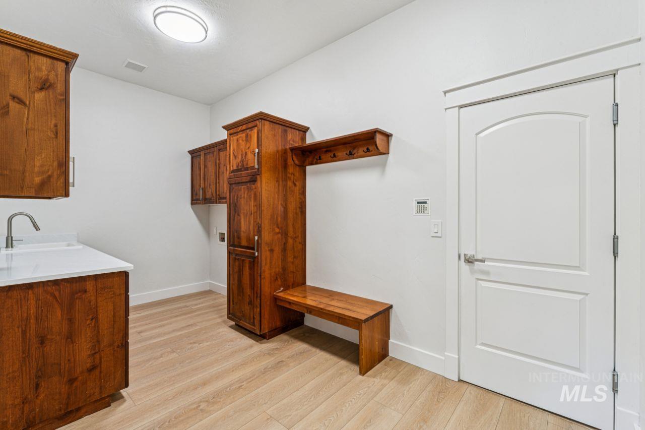 1674 S Water Leaf Ave, Eagle, Idaho 83616, 5 Bedrooms, 4.5 Bathrooms, Residential For Sale, Price $1,675,000, 98984089