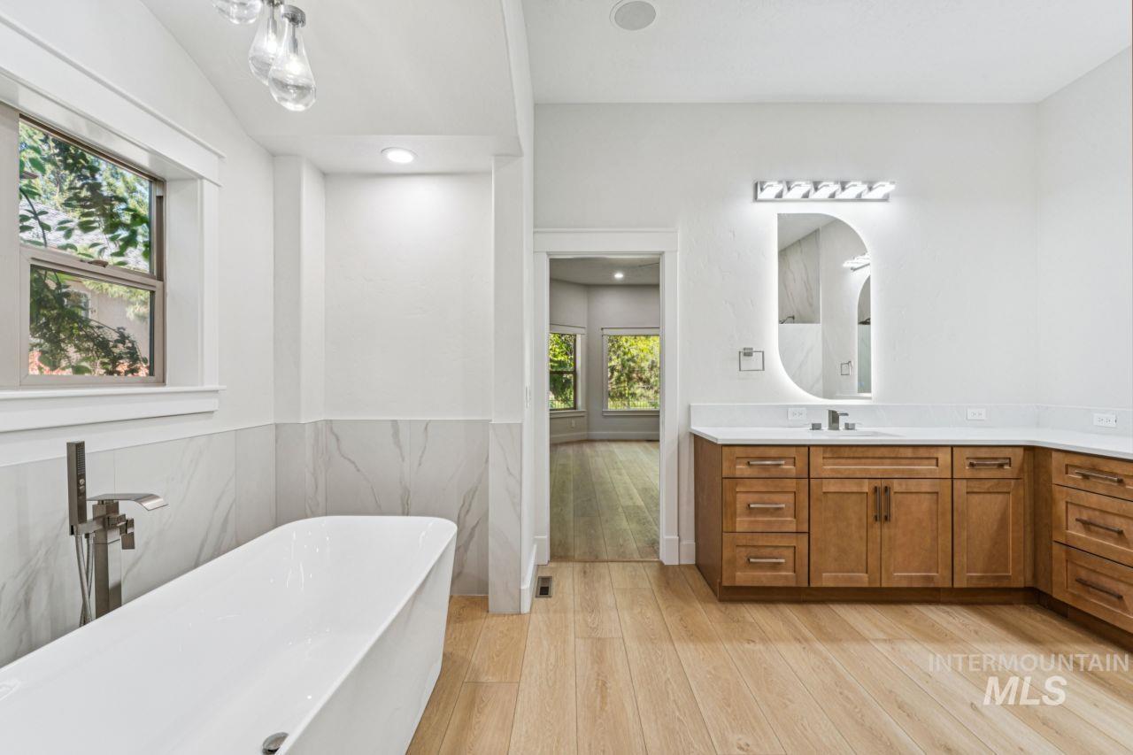 1674 S Water Leaf Ave, Eagle, Idaho 83616, 5 Bedrooms, 4.5 Bathrooms, Residential For Sale, Price $1,675,000, 98984089