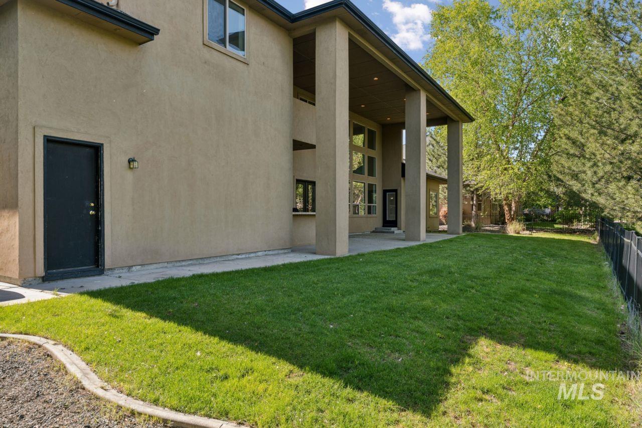 1674 S Water Leaf Ave, Eagle, Idaho 83616, 5 Bedrooms, 4.5 Bathrooms, Residential For Sale, Price $1,675,000, 98984089