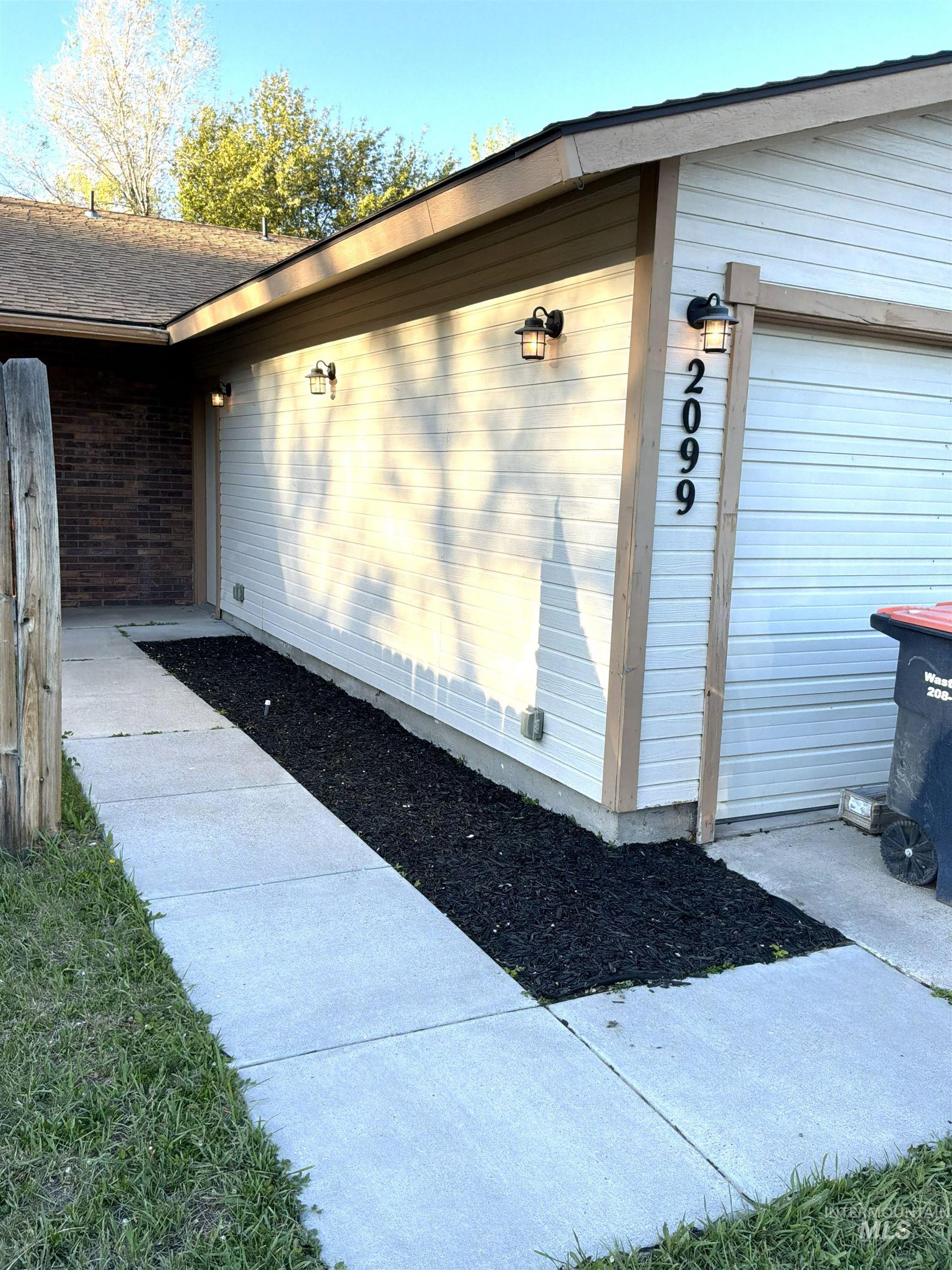 2099 Falls Avenue E, Twin Falls, Idaho 83301, 3 Bedrooms, 2 Bathrooms, Residential For Sale, Price $285,000, 98984091