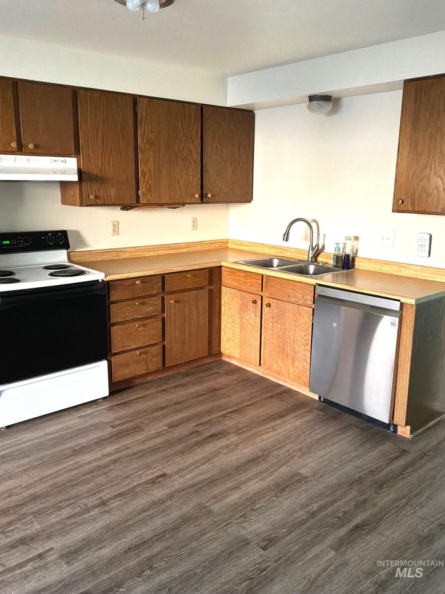 2099 Falls Avenue E, Twin Falls, Idaho 83301, 3 Bedrooms, 2 Bathrooms, Residential For Sale, Price $285,000, 98984091