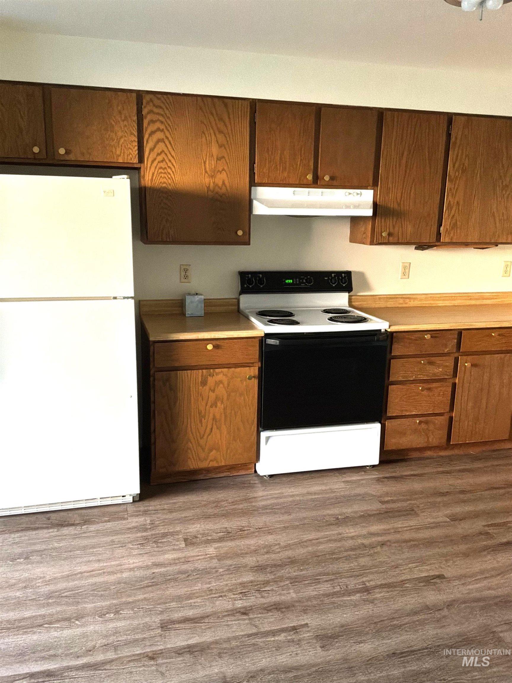 2099 Falls Avenue E, Twin Falls, Idaho 83301, 3 Bedrooms, 2 Bathrooms, Residential For Sale, Price $285,000, 98984091