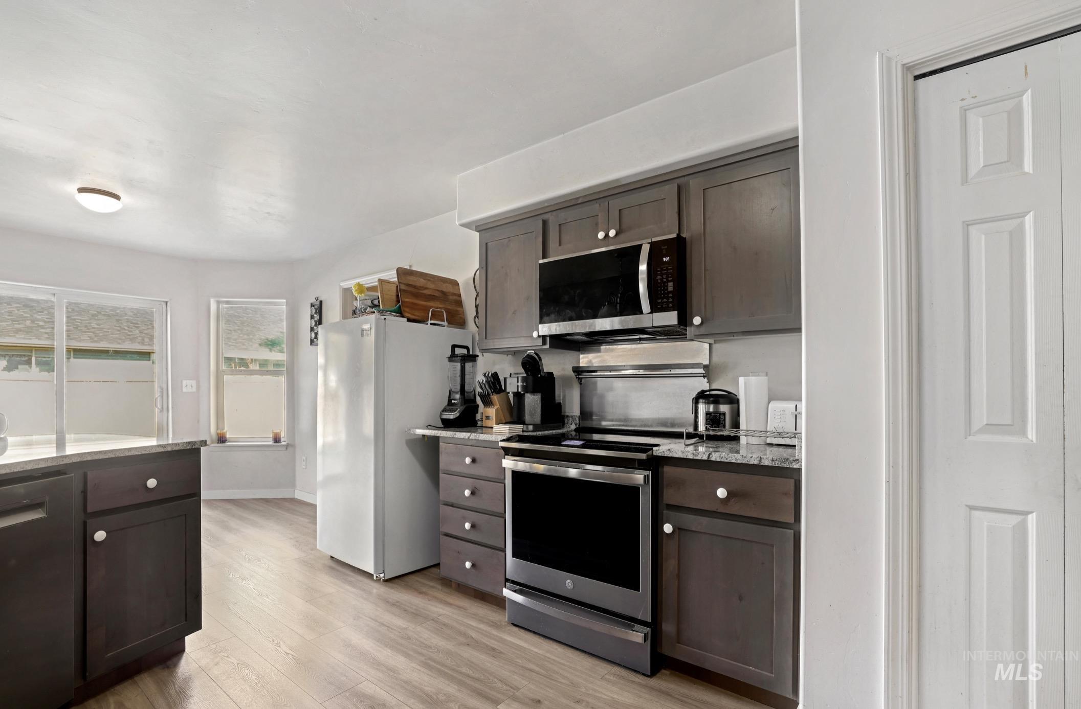 439 Meadowview Lane, Twin Falls, Idaho 83301, 4 Bedrooms, 2 Bathrooms, Residential For Sale, Price $375,000, 98984092