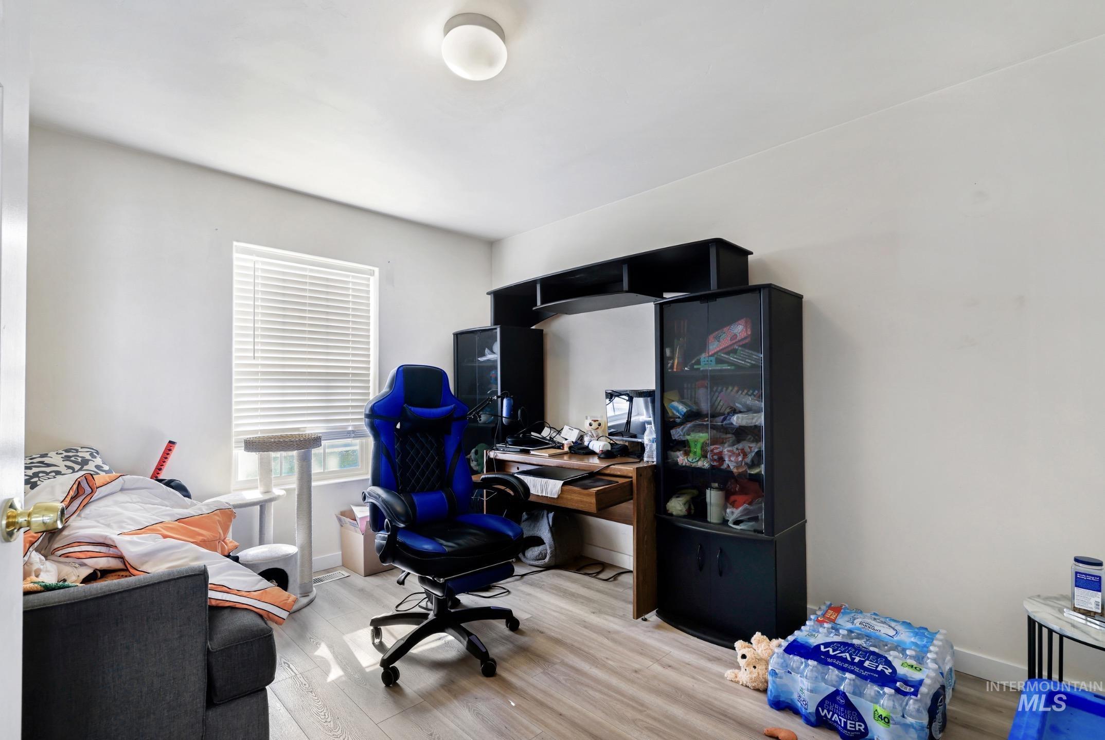 439 Meadowview Lane, Twin Falls, Idaho 83301, 4 Bedrooms, 2 Bathrooms, Residential For Sale, Price $375,000, 98984092