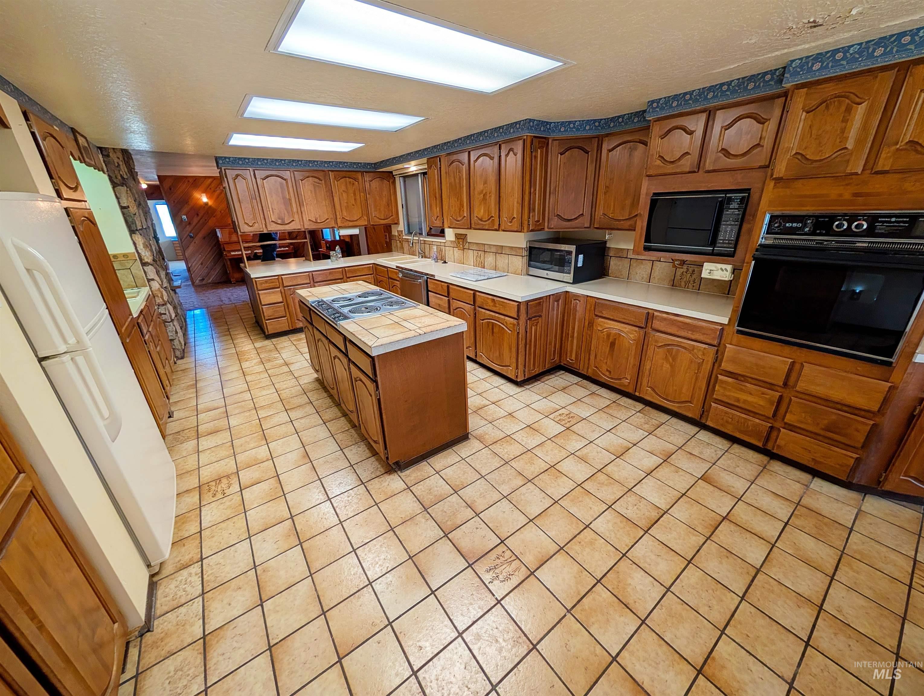 11100 Bens Rd, Cascade, Idaho 83611, 6 Bedrooms, 4 Bathrooms, Residential For Sale, Price $599,000, 98984093