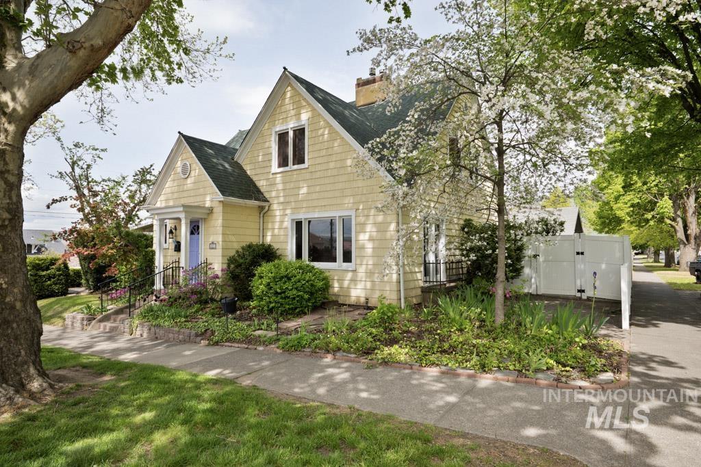 221 7th Avenue, Lewiston, Idaho 83501, 4 Bedrooms, 3 Bathrooms, Residential For Sale, Price $425,000, 98984095