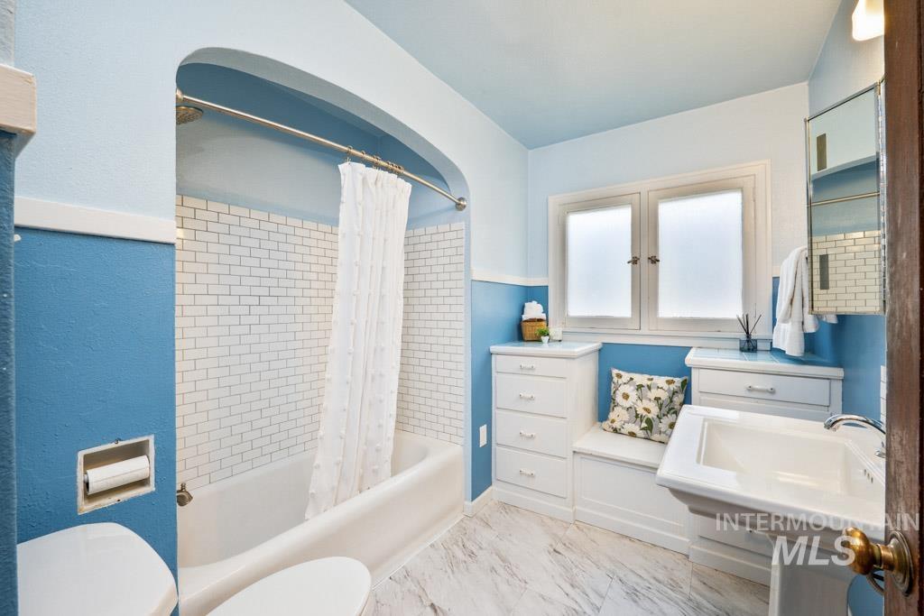 221 7th Avenue, Lewiston, Idaho 83501, 4 Bedrooms, 3 Bathrooms, Residential For Sale, Price $425,000, 98984095