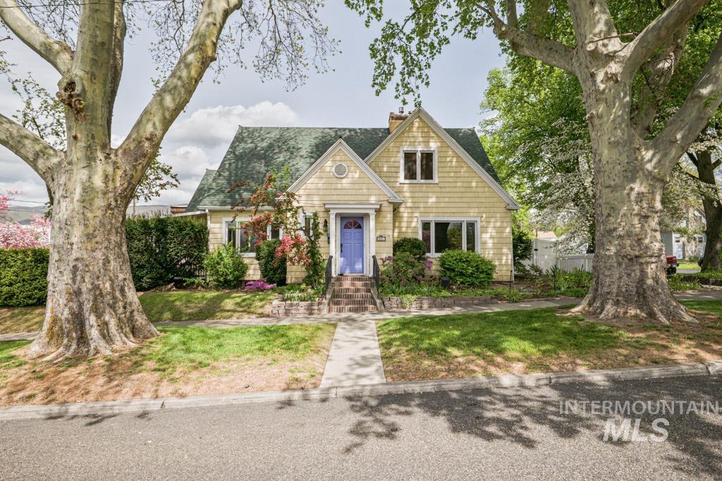 221 7th Avenue, Lewiston, Idaho 83501, 4 Bedrooms, 3 Bathrooms, Residential For Sale, Price $425,000, 98984095