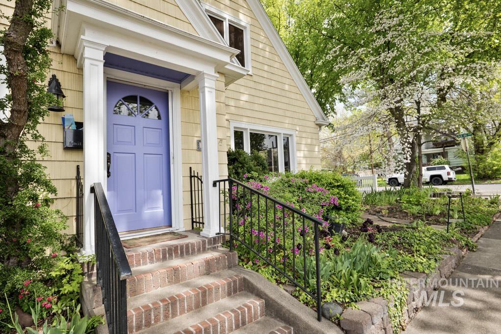 221 7th Avenue, Lewiston, Idaho 83501, 4 Bedrooms, 3 Bathrooms, Residential For Sale, Price $425,000, 98984095