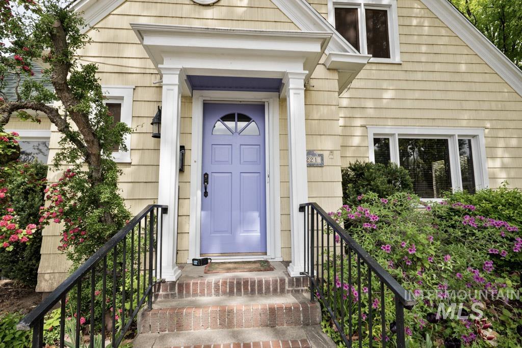 221 7th Avenue, Lewiston, Idaho 83501, 4 Bedrooms, 3 Bathrooms, Residential For Sale, Price $425,000, 98984095