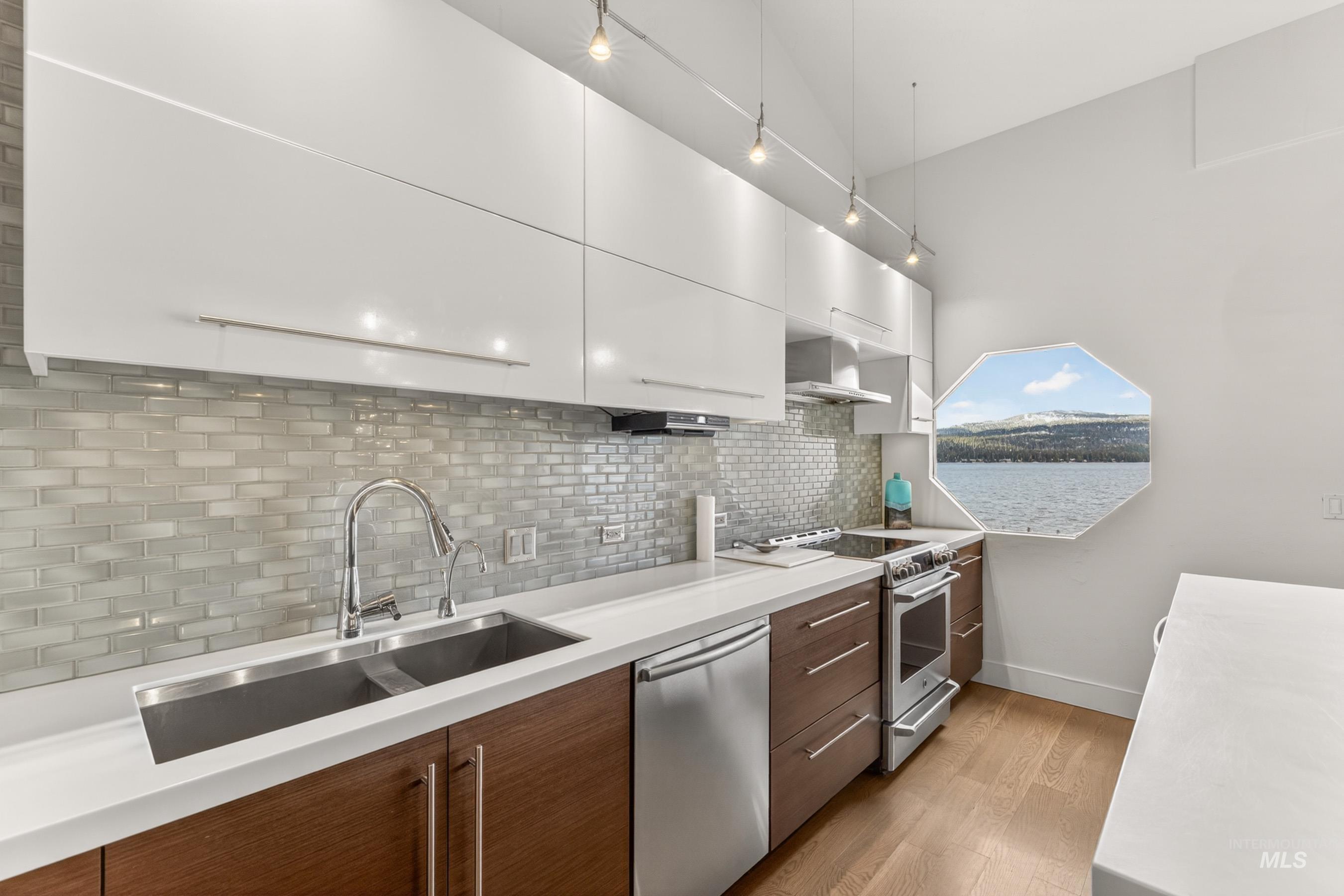 101 E Lake Street, McCall, Idaho 83638, 2 Bedrooms, 2 Bathrooms, Residential For Sale, Price $2,250,000,MLS 98984101