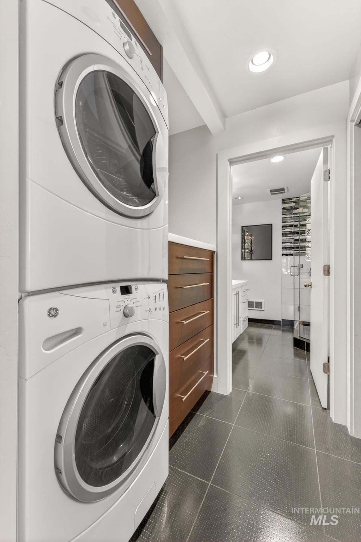 101 E Lake Street, McCall, Idaho 83638, 2 Bedrooms, 2 Bathrooms, Residential For Sale, Price $2,250,000,MLS 98984101