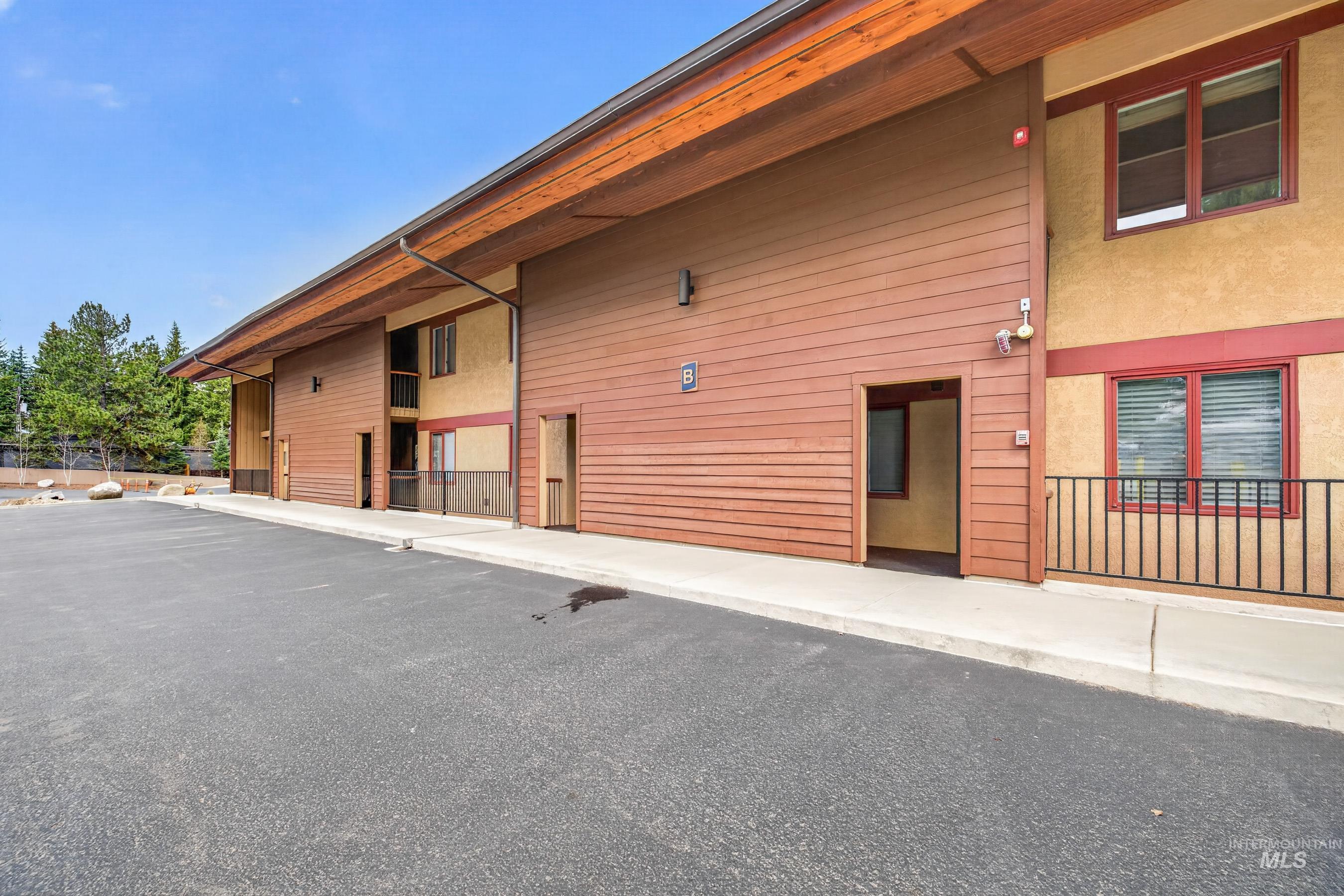 101 E Lake Street, McCall, Idaho 83638, 2 Bedrooms, 2 Bathrooms, Residential For Sale, Price $2,250,000,MLS 98984101